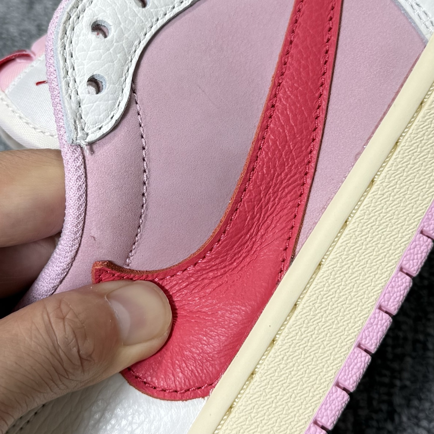 aj1粉倒钩低帮！尺码35.5-47.5全码出货，同品质，同价位市场无对手的存在 ，欢迎所有合作商实物测