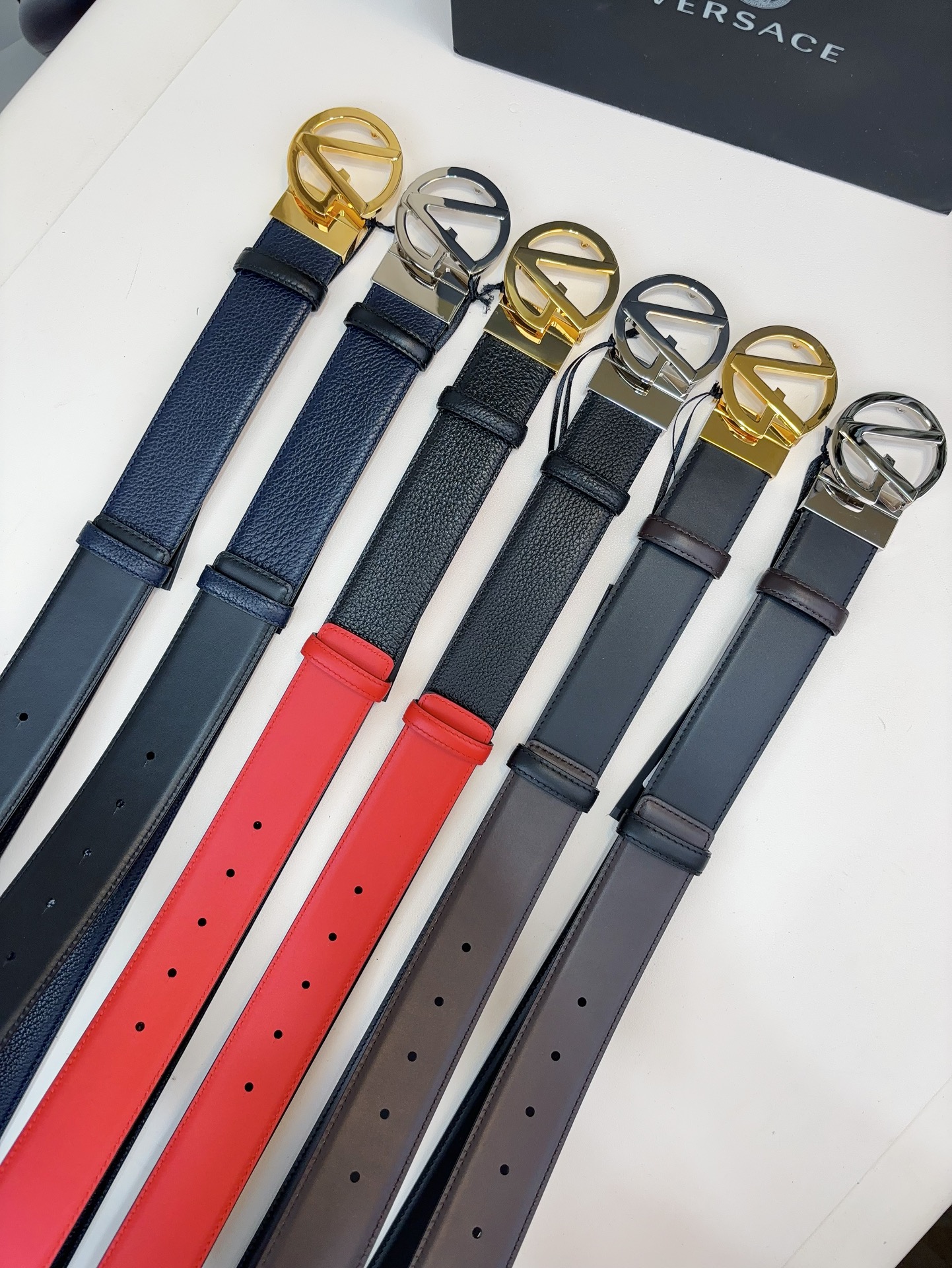 [Versace Belts]Versace reversible belt in calf leather with Medusa V-buckle ho