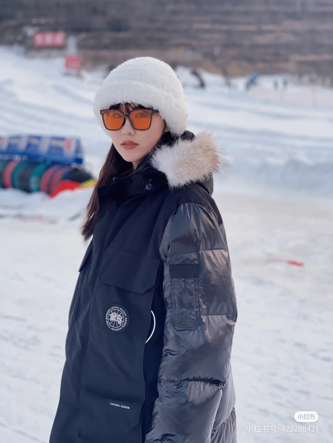 Top Canada Goose Expedition Parka: Classic unisex long coat with waterproof, breathable fabric, wild coyote fur trim, windproof cuffs, multiple pockets. Designed for extreme cold below -30°C.-Big cat