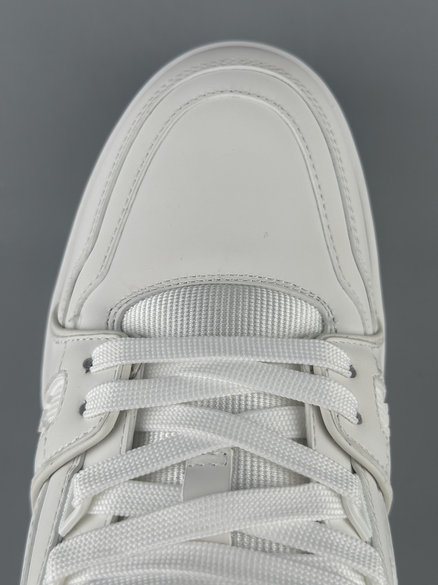 NO:353605,Top purchasing quality, independent private order Lv trainer pure white classic color scheme Latest version, new embossing, new half-insert midsole, top-level material production, independent private mold Tpu dripping, last model has been transformed countless times, produced using the top-level material broadsole in the market, and the details of the version are highly restored to ZP!  Size:35 36 37 38 39 40 41 42 43 44 45 46,,louis vuitton19860909顶级代购品质,独立私人订单 Lv trainer 纯白经典配色 最新版本,全新压花,全新半插中底,顶级材料生产,独立私模Tpu滴塑,楦型经过无数次手磨改造,使用全市场最顶级材质大底生产,版型细节高度还原ZP！Size:35 36 37 38 39 40 41 42 43 44 45 46,,louis vuitton,Men's shoes