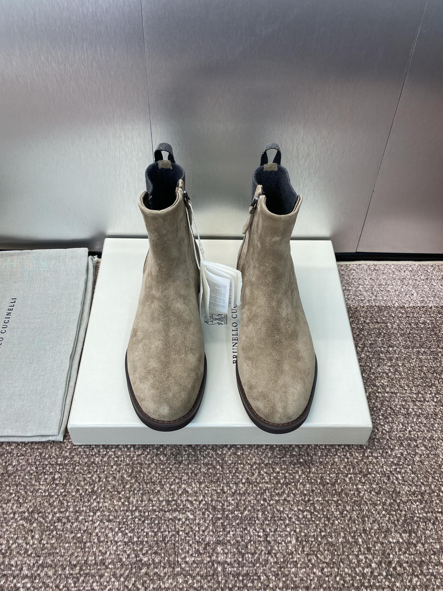 NO:464069,Brunello Cucineli 2025 autumn and winter new elastic beaded women's short boots BC low heel round toe side zipper motorcycle rider military boots material upper imported calfskin/imported sheep suede + water dyed sheepskin inner lining + original molded outsole heel height 1.5CM Size35-39 (40 41 custom made non-return), boots, brunello cucinelli, boots, cowhide, sheepskin, sheep, chamois leather19860909Brunello Cucineli 布鲁内诺库奇内利2025秋冬新款弹力串珠女短靴 BC 低跟圆头侧拉链机车骑士军靴 材质鞋面进口小牛皮/进口羊猄麂皮+水染羊皮内里+原版开模大底 跟高1.5CM Size35-39 (40 41 定做不退换）,靴子,brunello cucinelli,boots,cowhide,sheepskin,sheep,chamois leather,Women's Shoes