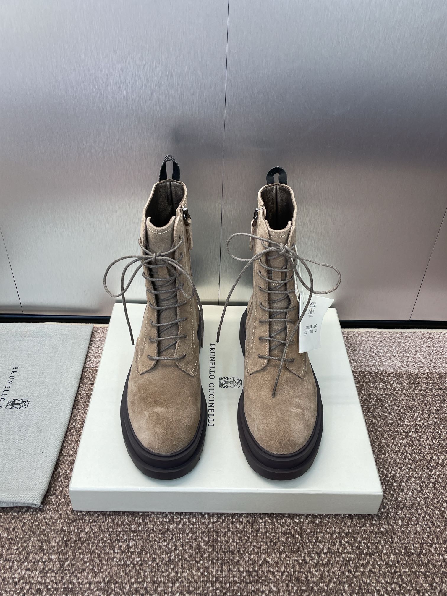 NO:464062,Brunello Cucineli 2025 autumn and winter new women's short boots BC thick sole low heel round toe tied side zipper motorcycle rider military boots Material upper imported sheep suede/imported calfskin + water dyed sheepskin inner lining + original molded sole Heel height 3CM Size35-39 (40 41 42 custom made no return), boots, brunello cucinelli, boots, cowhide, sheepskin, sheep, chamois leather19860909Brunello Cucineli 布鲁内诺库奇内利2025秋冬新款女短靴 BC 厚底低跟圆头系带侧拉链机车骑士军靴 材质鞋面进口羊猄麂皮/进口小牛皮+水染羊皮内里+原版开模大底 跟高3CM Size35-39 (40 41 42定做不退换）,靴子,brunello cucinelli,boots,cowhide,sheepskin,sheep,chamois leather,Women's Shoes