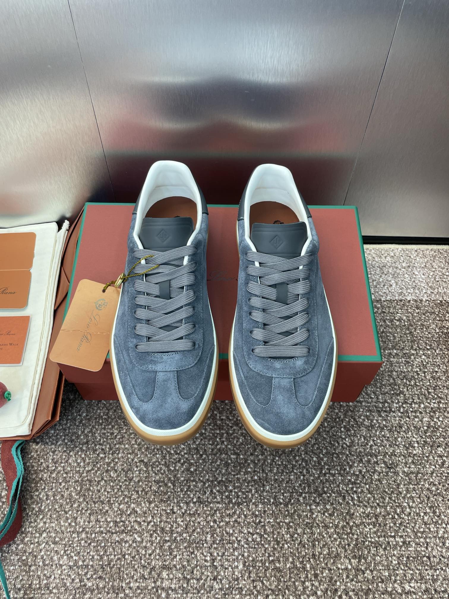 NO:464057,Loro Piana 2025 spring and summer new Tennis Walk series couple casual lace-up German training shoes LP flat-soled jelly color old Qian style color-blocking sports skateboard shoes Material upper imported calfskin/sheep leather/environmental breathable technology fabric + water dyed cowhide inner lining + original mold open-mold anti-slip sole Size women's size 35-41 (40.41 custom-made non-return and exchange) Men's size 39-46 (45.46 custom-made non-return and exchange), casual shoes/sports, loro piano, loro piano, sneakers, cowhide, sheep19860909Loro Piana 2025春夏新款Tennis Walk系列情侣款休闲系带德训鞋 LP平底果冻色老钱风拼色运动滑板鞋 材质鞋面进口小牛皮/羊猄皮/环保透气科技面料+水染牛皮内里+原版开模防滑大底 Size女码35-41（40.41定制不退换）  男码39-46（45.46定制不退换）,休闲鞋/运动鞋,loro piana,loro piana,sneakers,cowhide,sheep,Women's Shoes