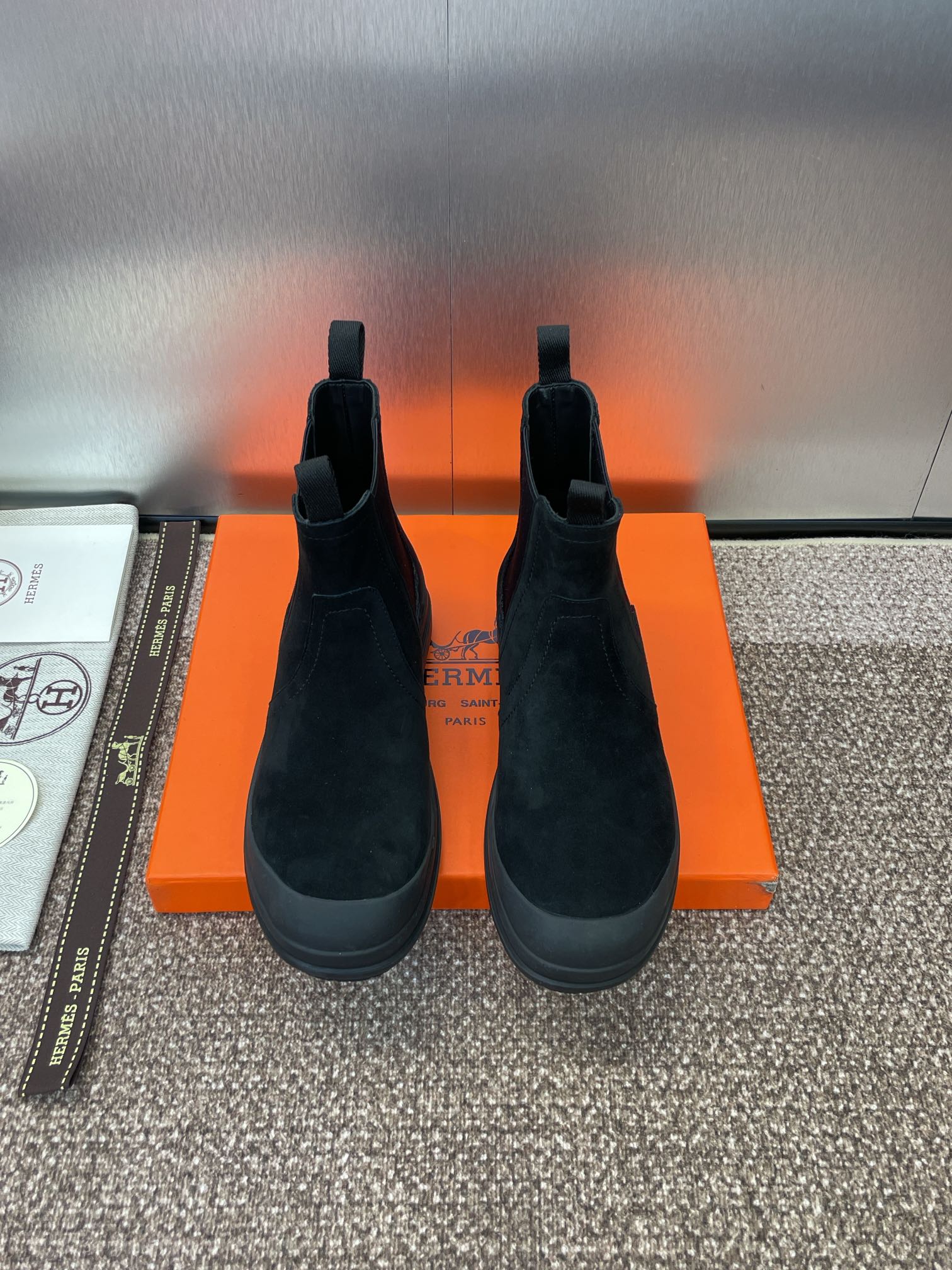 NO:488609,Dongguan goods Purchase grade Hermes Hermes new autumn and winter style Legacy Toscan Chelsea elastic and naked women's short boots H family thick sole round toe one-legged motorcycle rider military boots Material upper imported calfskin/imported sheep slim leather + water dyed cowhide inner lining + original molded sole Thickness: 2.5CM Size: 35-40 (40 custom-made without return), boots, hermes, hermes, boots, cowhide, sheep19860909莞货 代购级 爱马仕 Hermes 秋冬新款 Legacy Toscan 切尔西弹力及裸女短靴 H家厚底圆头一脚蹬机车骑士军靴 材质鞋面进口小牛皮/进口羊猄皮+水染牛皮内里+原版开模大底 底厚:2.5CM Size: 35-40(40定制不退换）,靴子,hermes,hermes,boots,cowhide,sheep,Women's Shoes