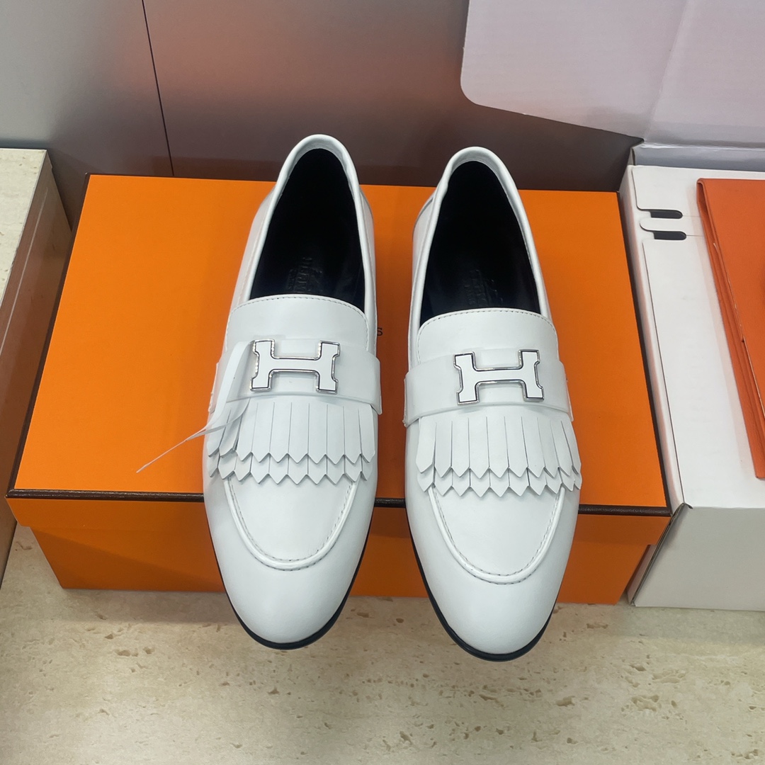 NO:706357,(With a complete set of airplane cases) Guanhuo purchasing agent Hermes 2025 autumn and winter classic Royal new color low-heeled Mary Jane ballerina shoes H family letter logo hardware enamel buckle flat round toe tassel color-blocking loafers Material upper imported calfskin/imported sheepskin leather + water-dyed cowhide lining + Italian injection molded leather outsole Heel height 1.5CM Size:  34-43 (34.40.41.42.43 customization is not returnable), loafers, hermes, hermes, loafers, mary jane, cowhide, sheep, Leather soles19860909(配全套飞机盒) 莞货 代购级 爱马仕 Hermes 2025秋冬经典款 Royal 新色低跟玛丽珍芭蕾舞女鞋 H家字母logo五金珐琅扣平底圆头流苏拼色乐福单鞋 材质鞋面进口小牛皮/进口羊猄皮+水染牛皮内里+意大利注塑真皮大底 跟高1.5CM Size: 34-43(34.40.41.42.43定制不退换）,乐福鞋,hermes,hermes,loafers,mary jane,cowhide,sheep,Leather soles,Women's Shoes