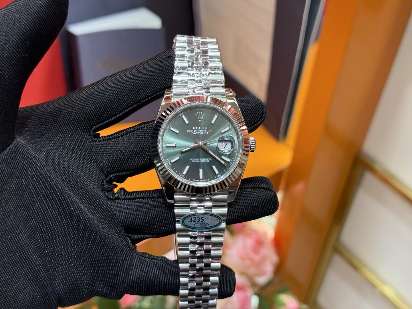 NO:392152,Rolex Mint Green Diary is so beautiful!  Rolex 126334 mint green aperture five-bead chain 41mm watch diameter, dial is mint green, Oyster perpetual machinery, highly clear Chromalight display, simple log style, low-key and durable, different colors will appear under the light, very good match, commuting is a good choice!  ,,rolex19860909劳力士薄荷绿日志太好看了吧！ 劳力士126334薄荷绿光圈五珠链  41mm表径,表盘为薄荷绿 蚝式恒动机械 高度清晰的Chromalight显示屏  日志简约风 低调又耐看 在灯光下会出现不同的色泽 很好搭配,做通勤是不错的选择！,,rolex,Watch