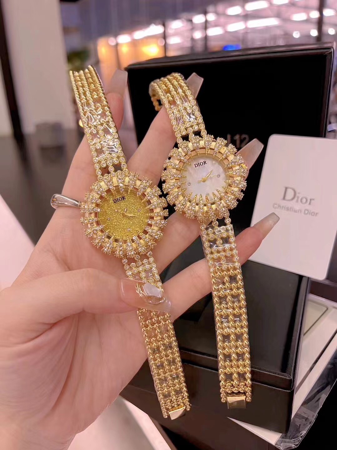 Luxurious Dior Wristwatch Series with All-Diamond Design and Snowflake Details - 图片 1