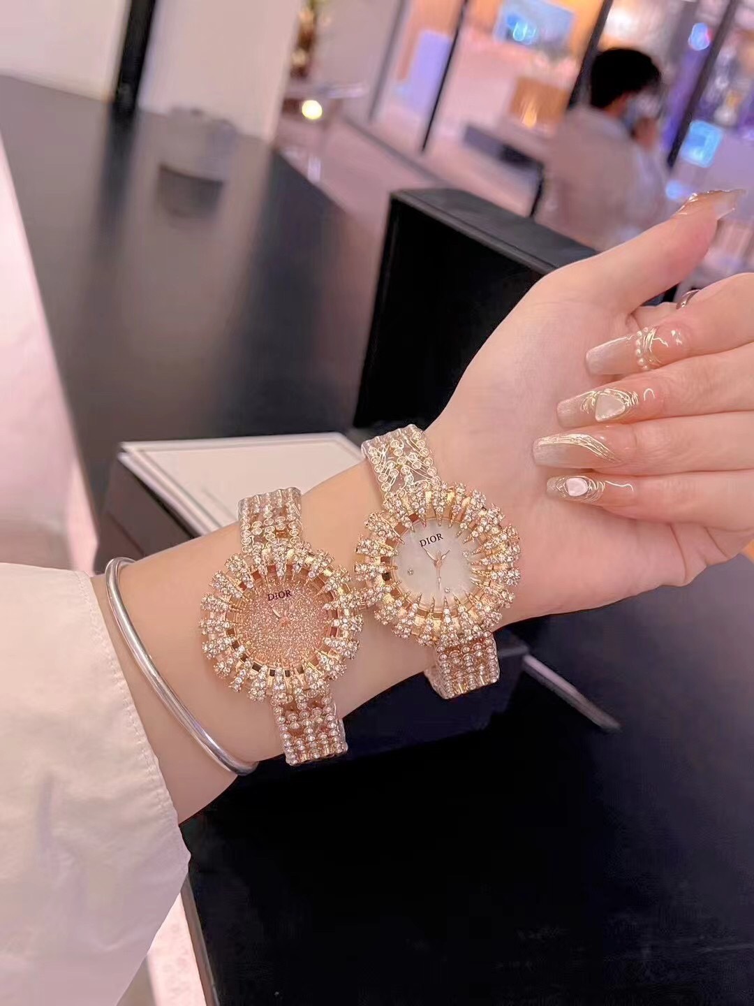 Luxurious Dior Wristwatch Series with All-Diamond Design and Snowflake Details - 图片 7