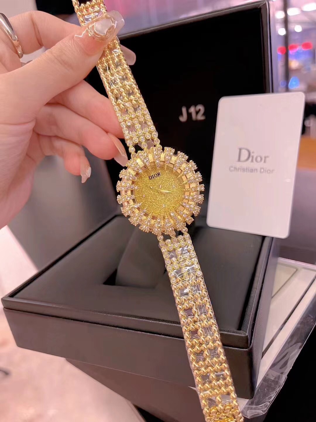 Luxurious Dior Wristwatch Series with All-Diamond Design and Snowflake Details - 图片 2