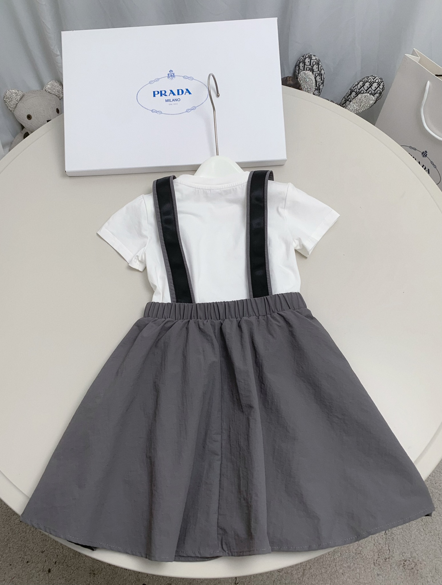 “Prada Summer Collection: High-End Child Clothes for Ages 110-160” - 图片 6