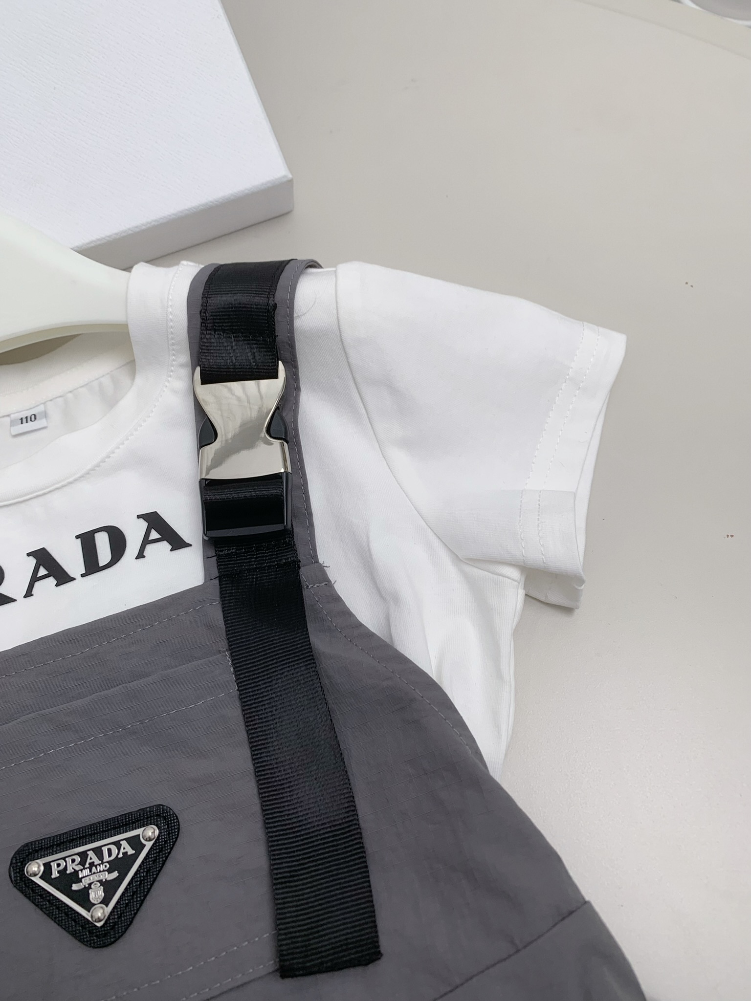 “Prada Summer Collection: High-End Child Clothes for Ages 110-160” - 图片 3