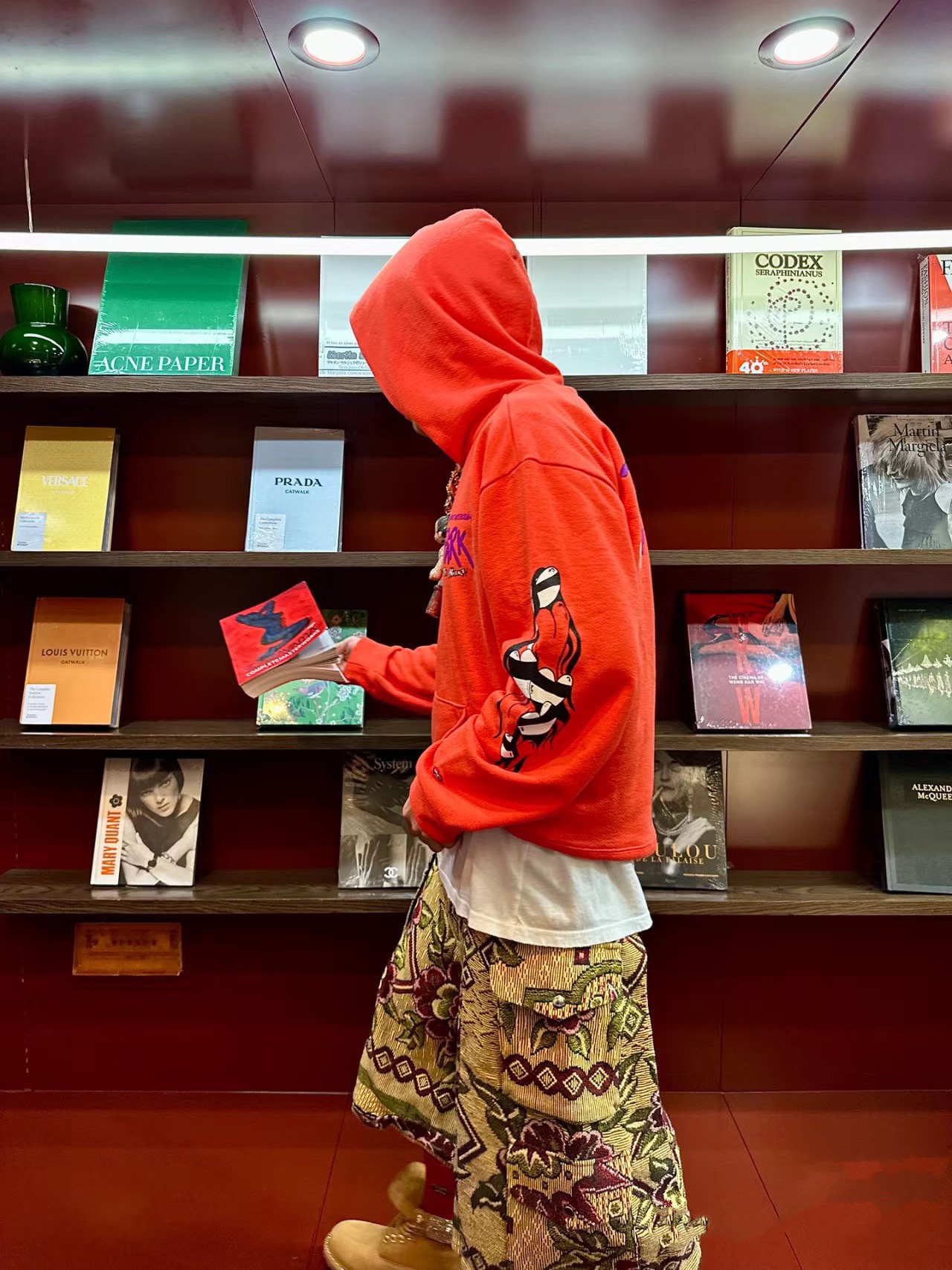 Sweatshirt