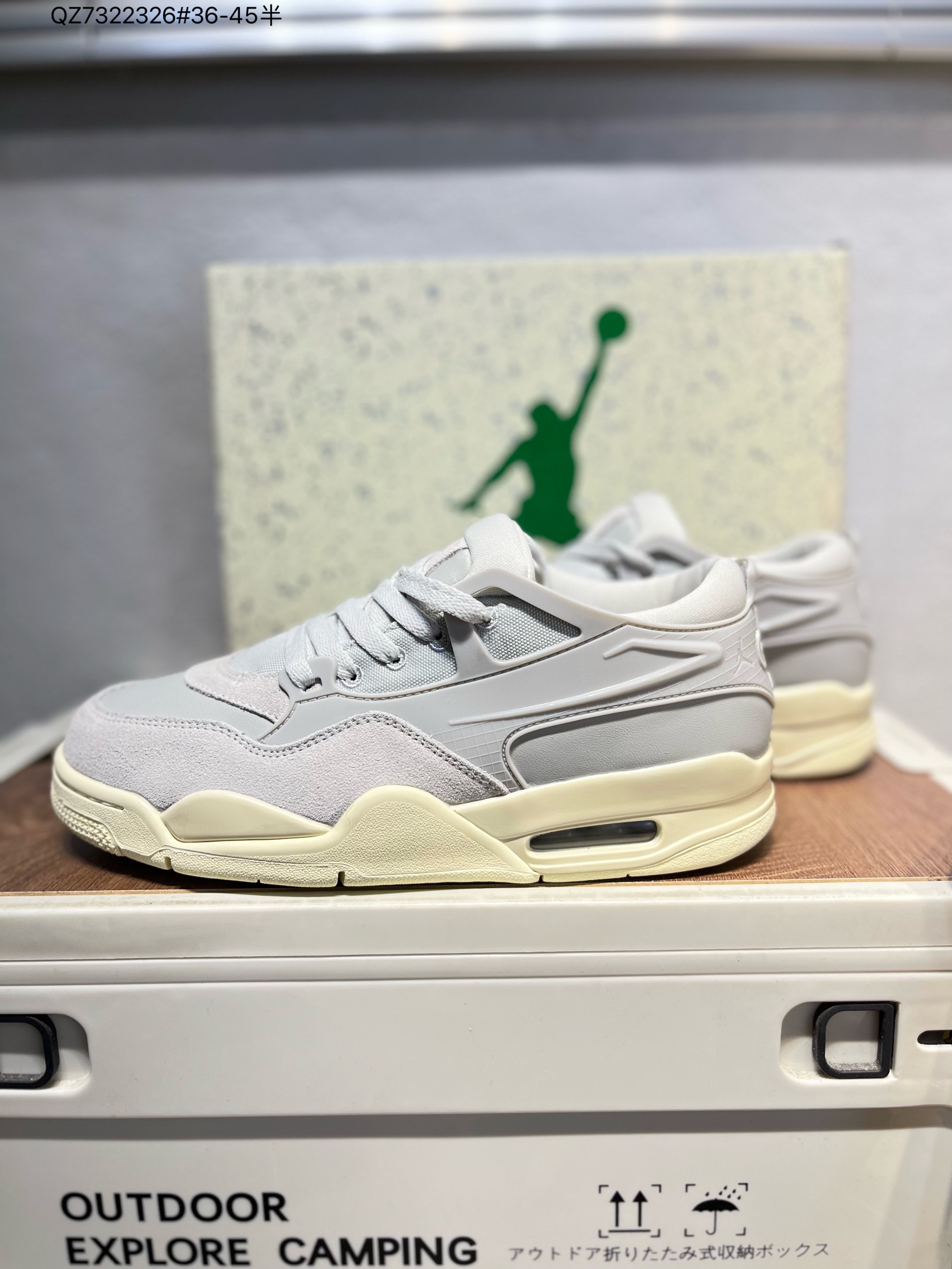 💰160
耐克 新款 Nike Air Jordan 4 Retro OG 低帮 迈克尔·乔丹AJ4代乔4 复古休闲运动文化篮球鞋。秉承轻量化的速度型篮球鞋设计思想完成设计，降低重量的同时提升舒适度，中底延续前作使用了分离式后掌可视化 Air Sole气垫。鞋带孔和后跟鞋提以籃网为造型灵感，将篮球运动巧妙融入到鞋款的设计之中，使鞋身整体富有流动性、节奏感和优雅气质。FQ7940 QZ7322326#36-45半
