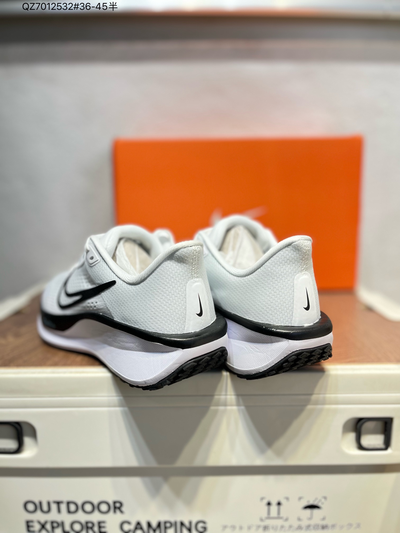 💰160
Nike Quest 6极速6代网面透气 时尚休闲跑步鞋 
简约高科技设计采用多层材料，为双足带来凉爽感受和稳固体验时尚鞋面搭配中足包覆设计，提供稳固贴合感。一层网眼布材质，在跑步期间为你带来轻盈透气性能。同时展现利落外观。加高叠层设计，为每一步带来柔软缓震性能。具备出色抓地力与耐穿着性。舒适感出众 
官方货号:FD6033 QZ7012532#36-45半