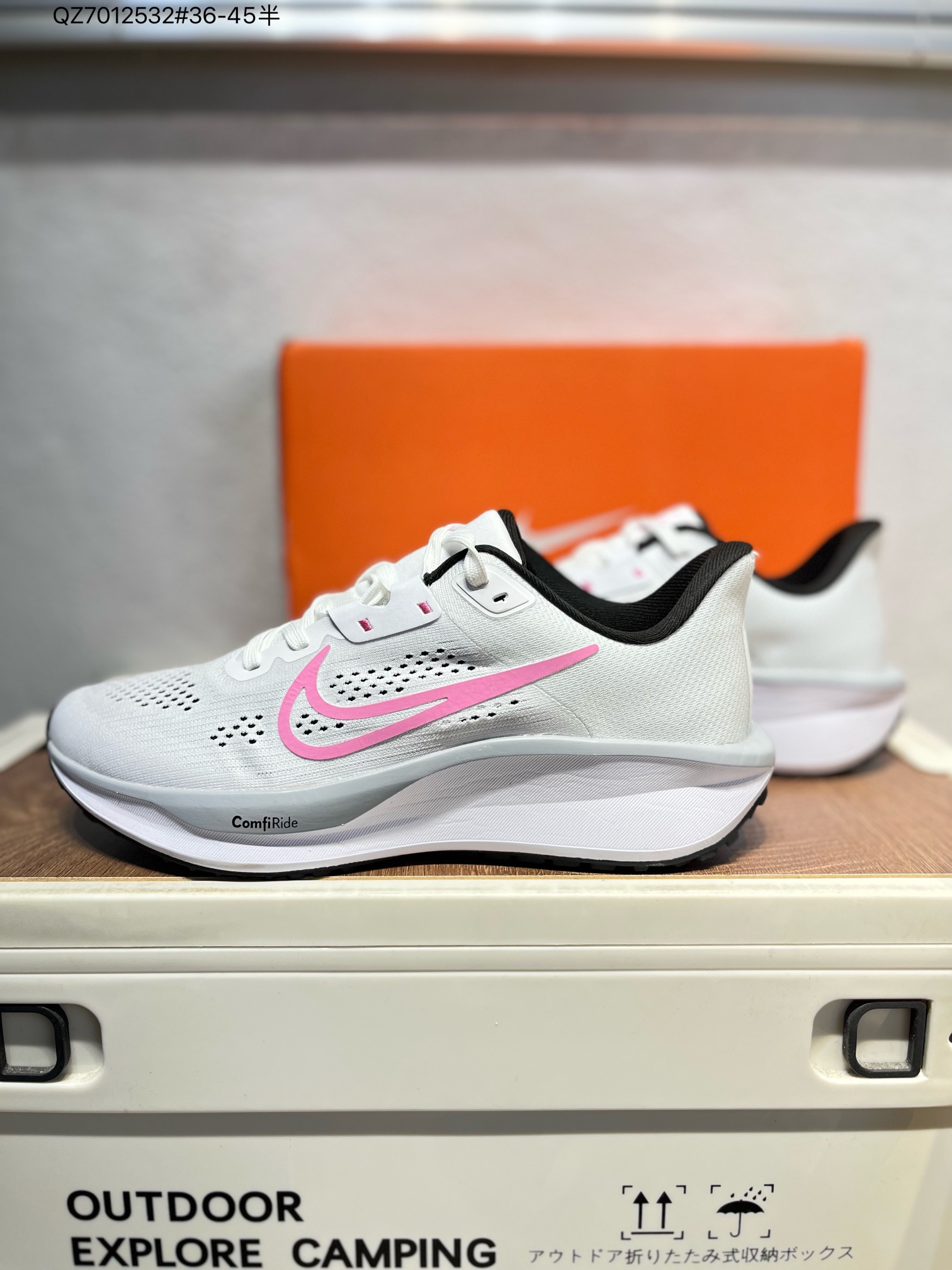 💰160
Nike Quest 6极速6代网面透气 时尚休闲跑步鞋 
简约高科技设计采用多层材料，为双足带来凉爽感受和稳固体验时尚鞋面搭配中足包覆设计，提供稳固贴合感。一层网眼布材质，在跑步期间为你带来轻盈透气性能。同时展现利落外观。加高叠层设计，为每一步带来柔软缓震性能。具备出色抓地力与耐穿着性。舒适感出众 
官方货号:FD6033 QZ7012532#36-45半