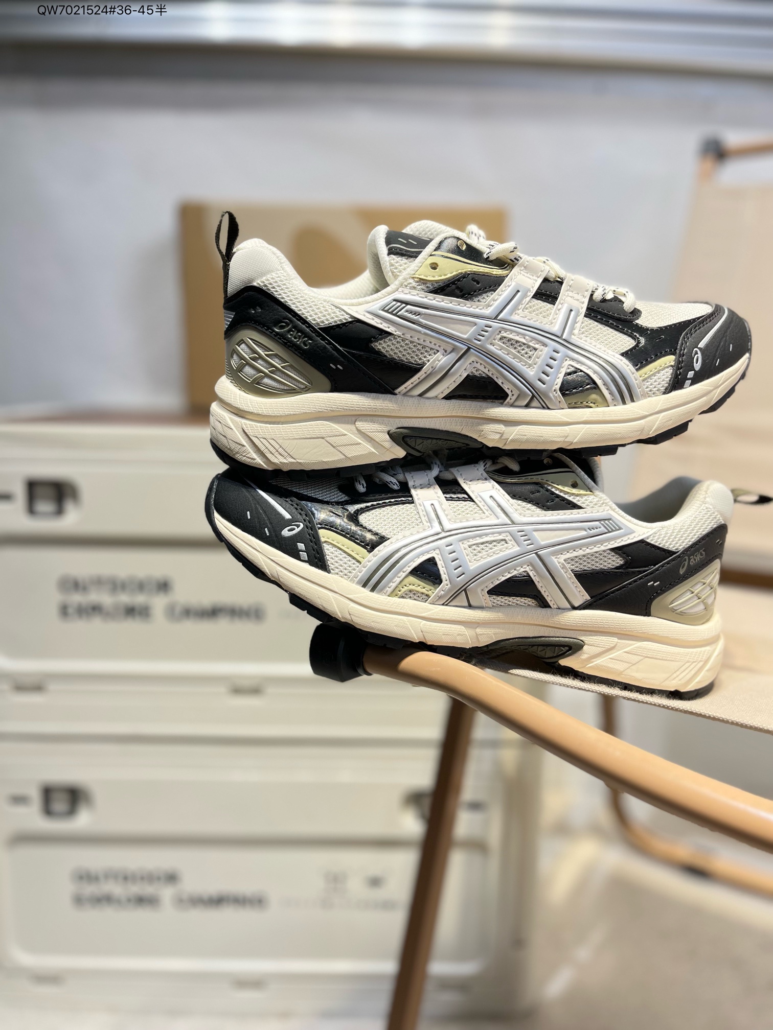 💰260
Asics GEL-NUNOBIKI亚瑟士经典跑鞋 如今机能风和户外风吹得正劲，便是主打“Urban Outdoor机能越野风格”，城市和户外场景都能轻松应对。关键是跑鞋的颜值也很高1203A536 QW7021524#36-45半