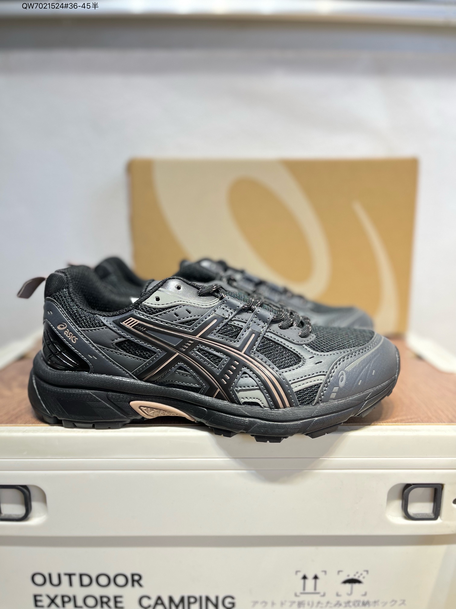 💰260
Asics GEL-NUNOBIKI亚瑟士经典跑鞋 如今机能风和户外风吹得正劲，便是主打“Urban Outdoor机能越野风格”，城市和户外场景都能轻松应对。关键是跑鞋的颜值也很高1203A536 QW7021524#36-45半