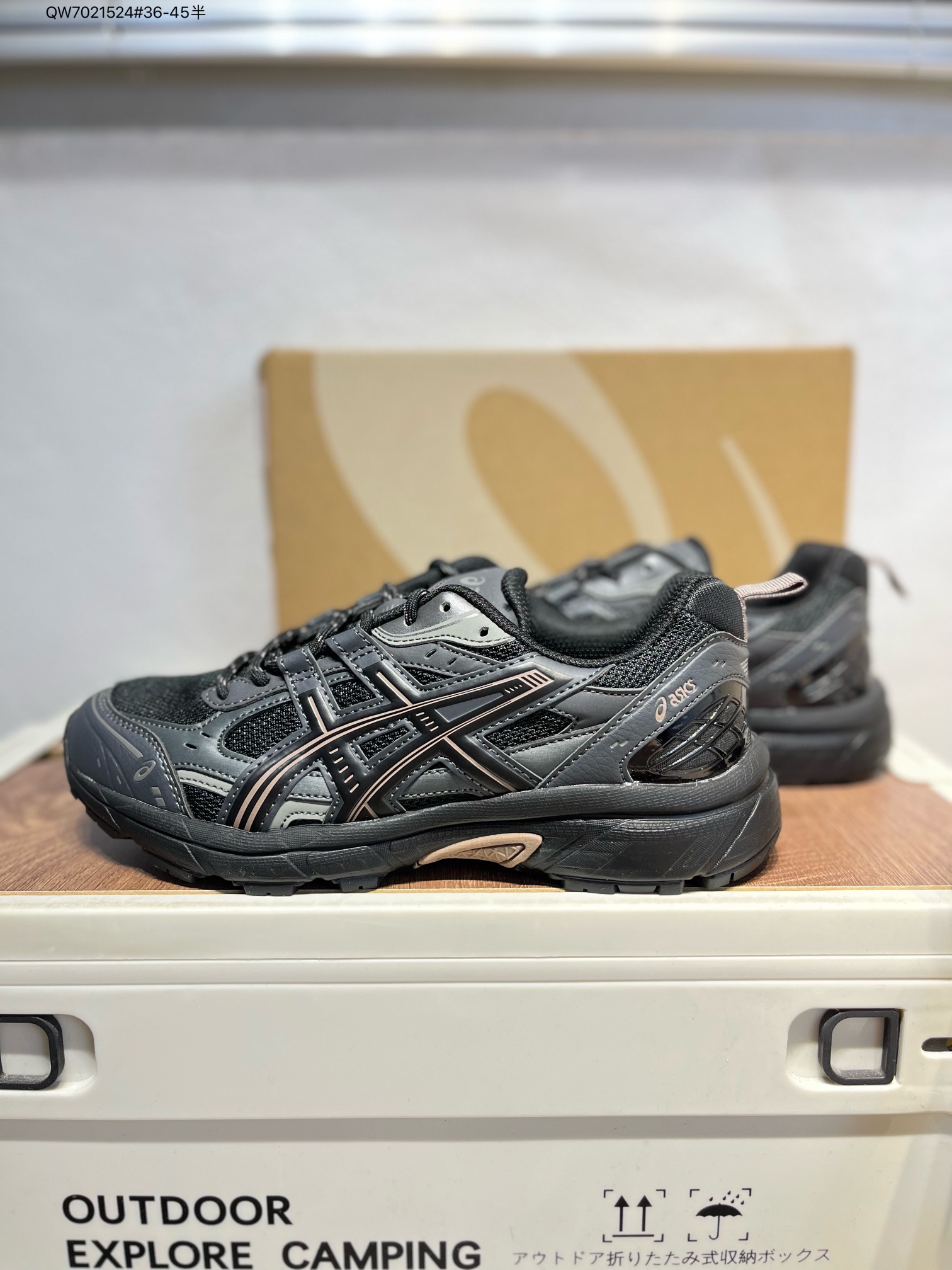 💰260
Asics GEL-NUNOBIKI亚瑟士经典跑鞋 如今机能风和户外风吹得正劲，便是主打“Urban Outdoor机能越野风格”，城市和户外场景都能轻松应对。关键是跑鞋的颜值也很高1203A536 QW7021524#36-45半