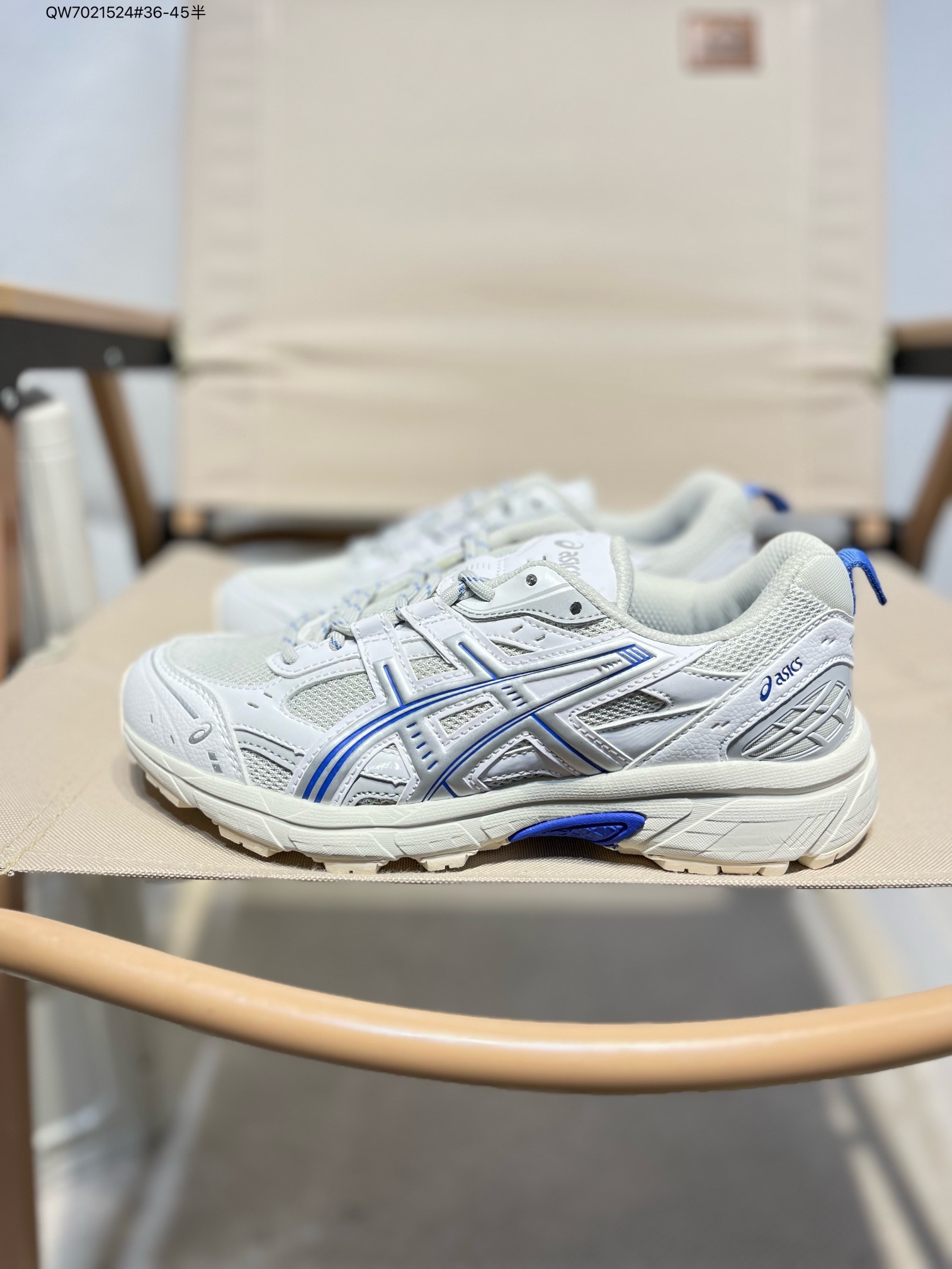 💰260
Asics GEL-NUNOBIKI亚瑟士经典跑鞋 如今机能风和户外风吹得正劲，便是主打“Urban Outdoor机能越野风格”，城市和户外场景都能轻松应对。关键是跑鞋的颜值也很高1203A536 QW7021524#36-45半