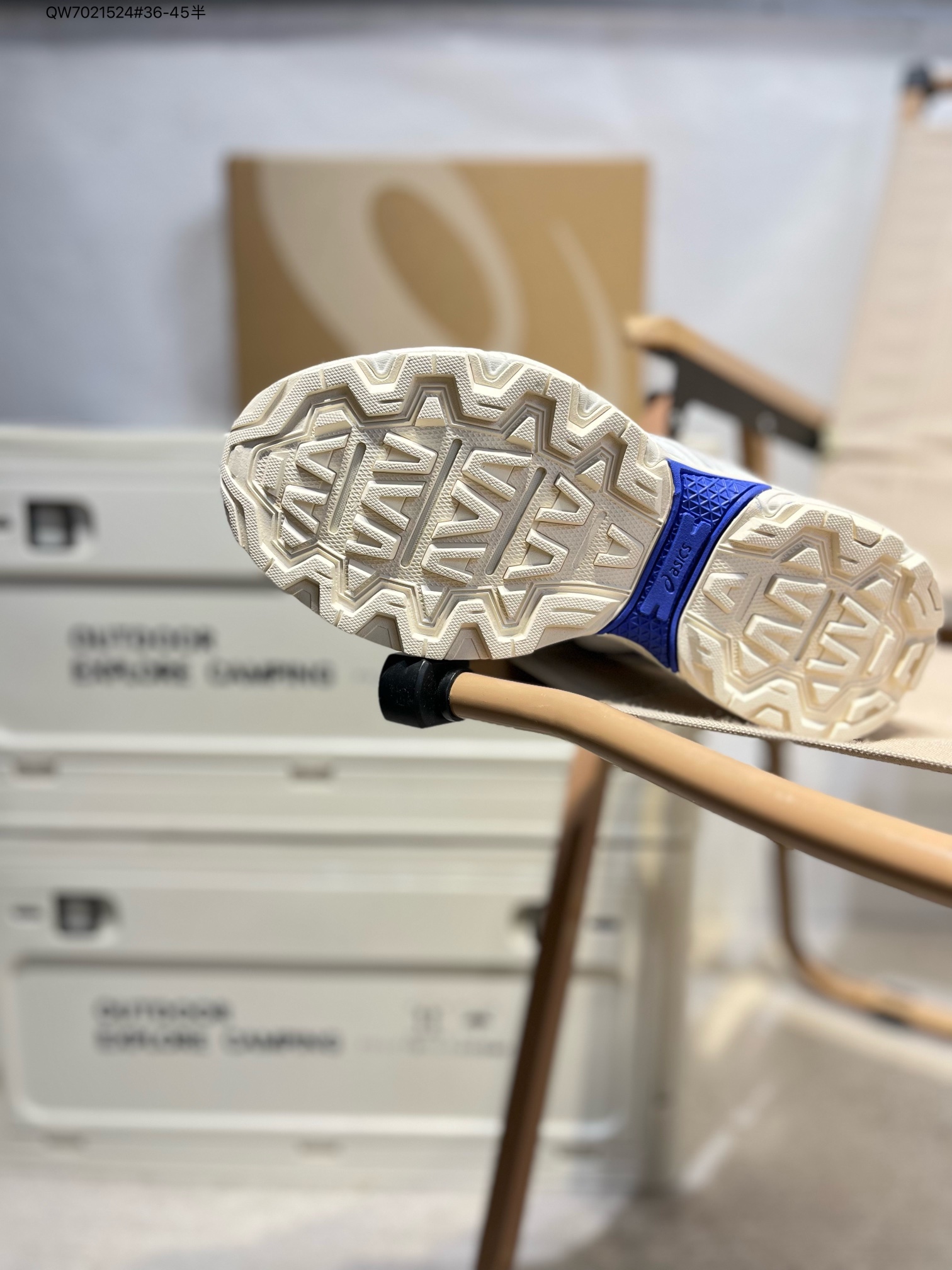 💰260
Asics GEL-NUNOBIKI亚瑟士经典跑鞋 如今机能风和户外风吹得正劲，便是主打“Urban Outdoor机能越野风格”，城市和户外场景都能轻松应对。关键是跑鞋的颜值也很高1203A536 QW7021524#36-45半