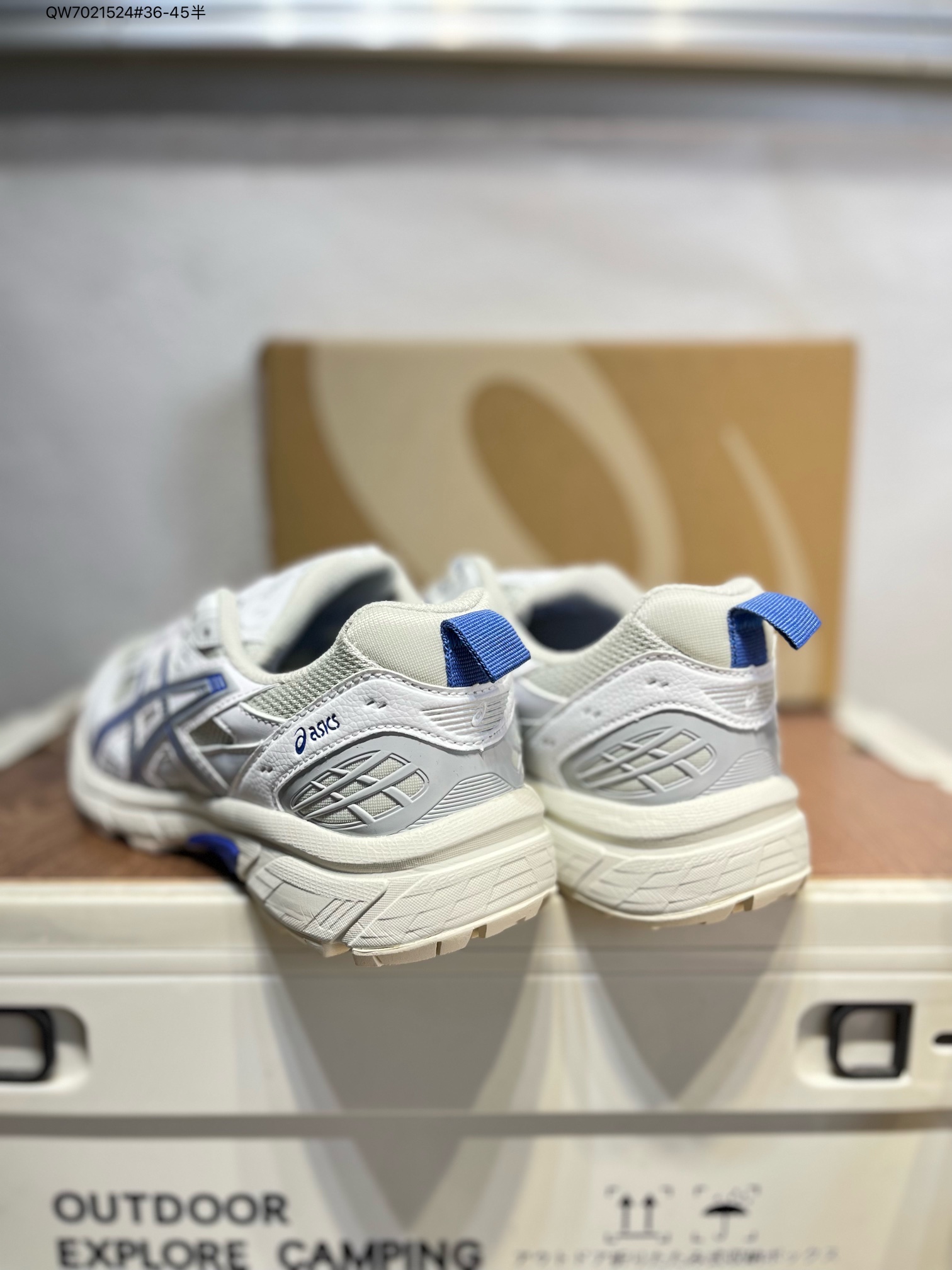 💰260
Asics GEL-NUNOBIKI亚瑟士经典跑鞋 如今机能风和户外风吹得正劲，便是主打“Urban Outdoor机能越野风格”，城市和户外场景都能轻松应对。关键是跑鞋的颜值也很高1203A536 QW7021524#36-45半