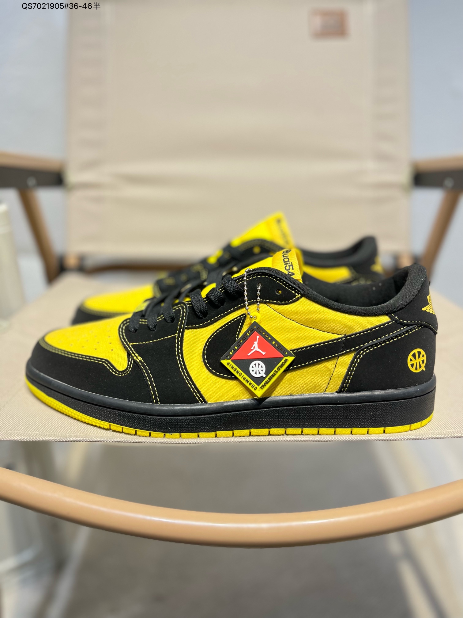 💰270
头层皮❗️  乔丹Air Jordan 1 Low AJ1低帮系列篮球鞋 官方同步配色 原装级产物  
#拒绝公底 立体鞋型 细节完美 高清洁度IB8836 QS7021905#36-46半