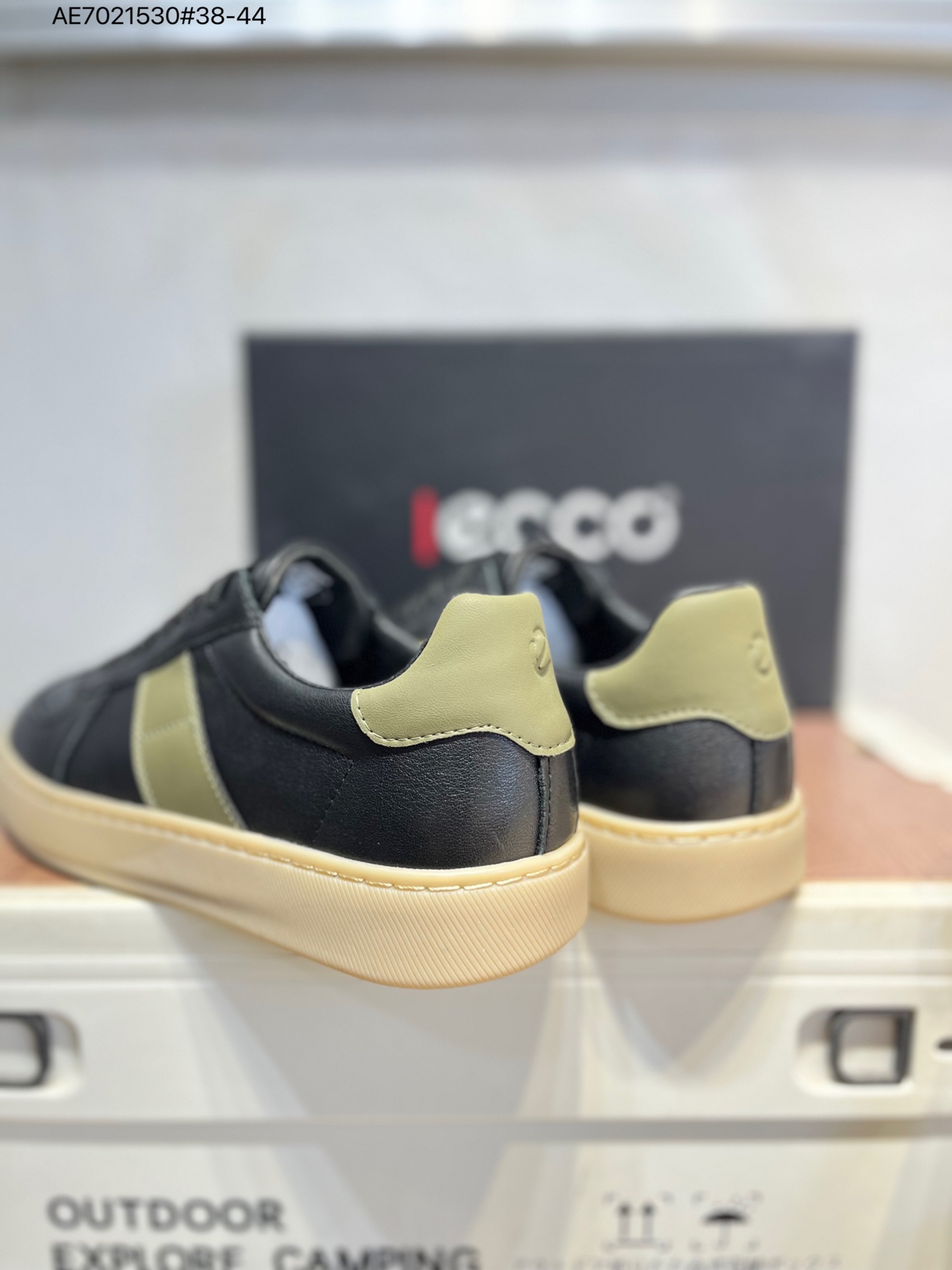 Ecco Men's Leather Lightweight Breathable Lace-Up Sneakers - Casual, Comfortable 7 i1760544228907 10 0 5