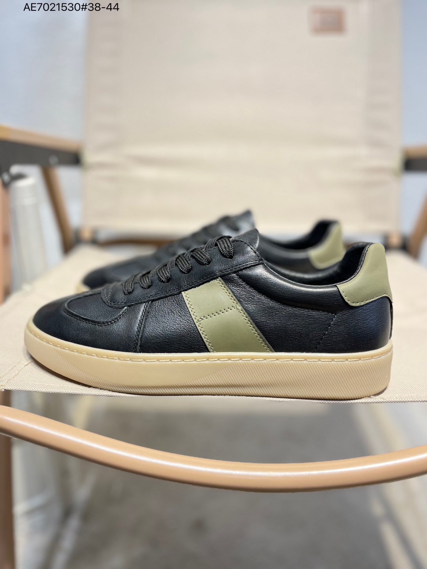 Ecco Men's Leather Lightweight Breathable Lace-Up Sneakers - Casual, Comfortable 4 i1760544231958 1747 0 2