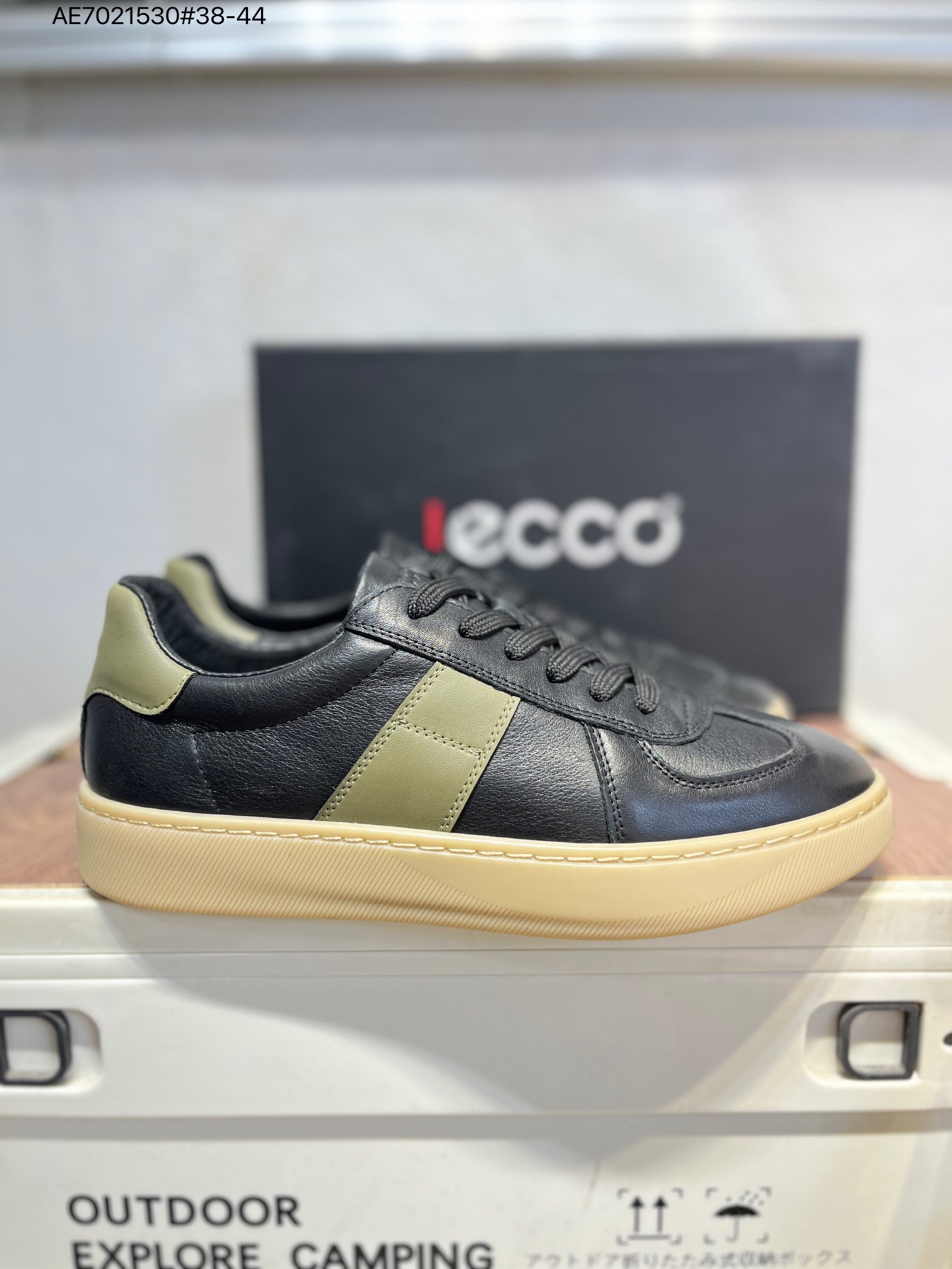 Ecco Men's Leather Lightweight Breathable Lace-Up Sneakers - Casual, Comfortable 5 i1760544231983 9925 0 3