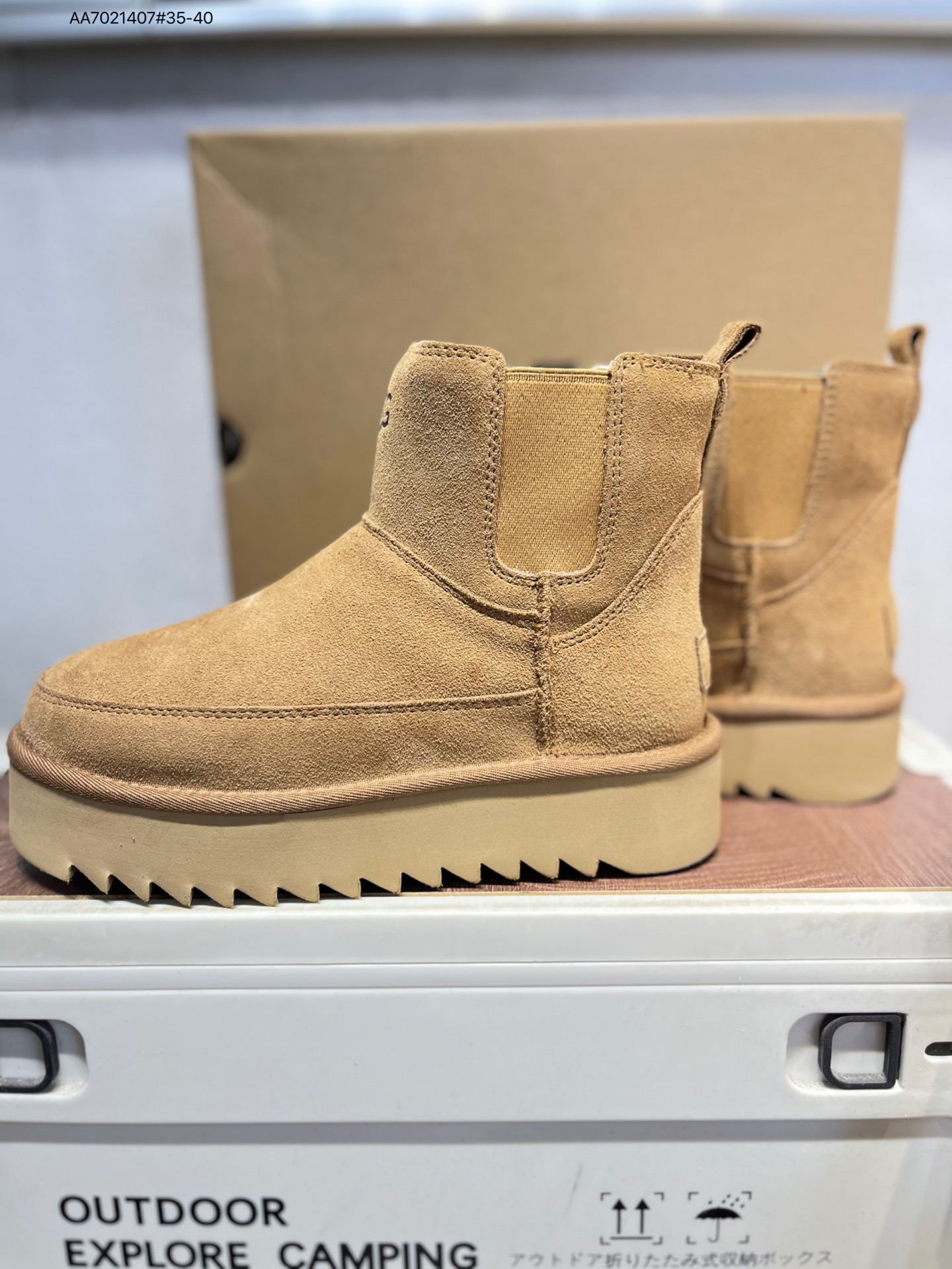 💰260
UGG Mini Bailey Button II 冬季女士雪地靴
外贸平台专供版本 
轻便防滑 真羊皮毛一体
鞋面A级羊皮毛一体 防水防污面
新高弹大底 鞋底前后微有翘度
正品鞋底防滑耐磨 回弹力非常好1158051 AA7021407#35-40