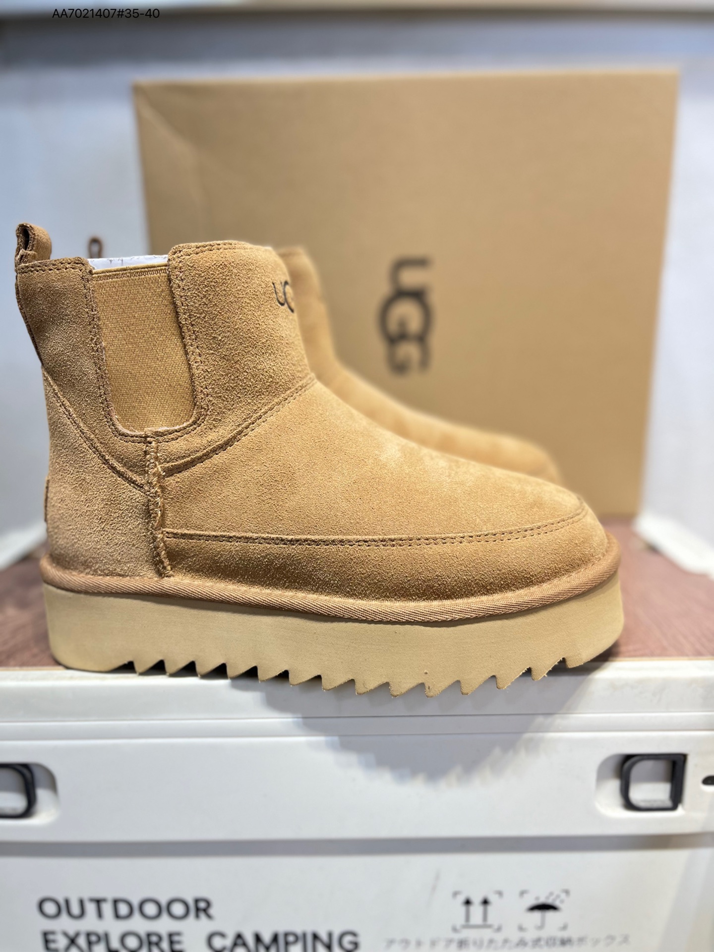 💰260
UGG Mini Bailey Button II 冬季女士雪地靴
外贸平台专供版本 
轻便防滑 真羊皮毛一体
鞋面A级羊皮毛一体 防水防污面
新高弹大底 鞋底前后微有翘度
正品鞋底防滑耐磨 回弹力非常好1158051 AA7021407#35-40