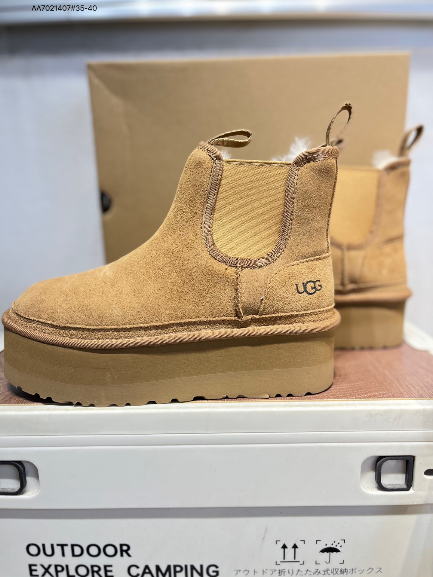 💰260
UGG Mini Bailey Button II 冬季女士雪地靴
外贸平台专供版本 
轻便防滑 真羊皮毛一体
鞋面A级羊皮毛一体 防水防污面
新高弹大底 鞋底前后微有翘度
正品鞋底防滑耐磨 回弹力非常好1158051 AA7021407#35-40