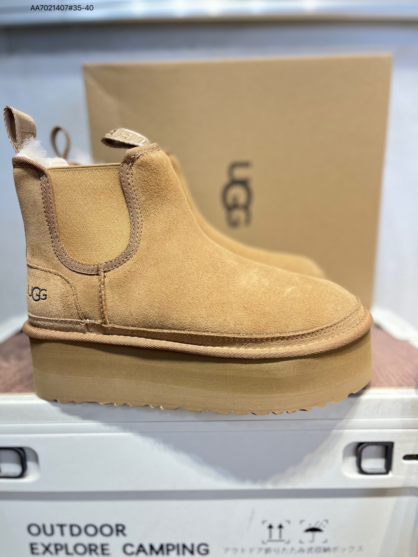 💰260
UGG Mini Bailey Button II 冬季女士雪地靴
外贸平台专供版本 
轻便防滑 真羊皮毛一体
鞋面A级羊皮毛一体 防水防污面
新高弹大底 鞋底前后微有翘度
正品鞋底防滑耐磨 回弹力非常好1158051 AA7021407#35-40