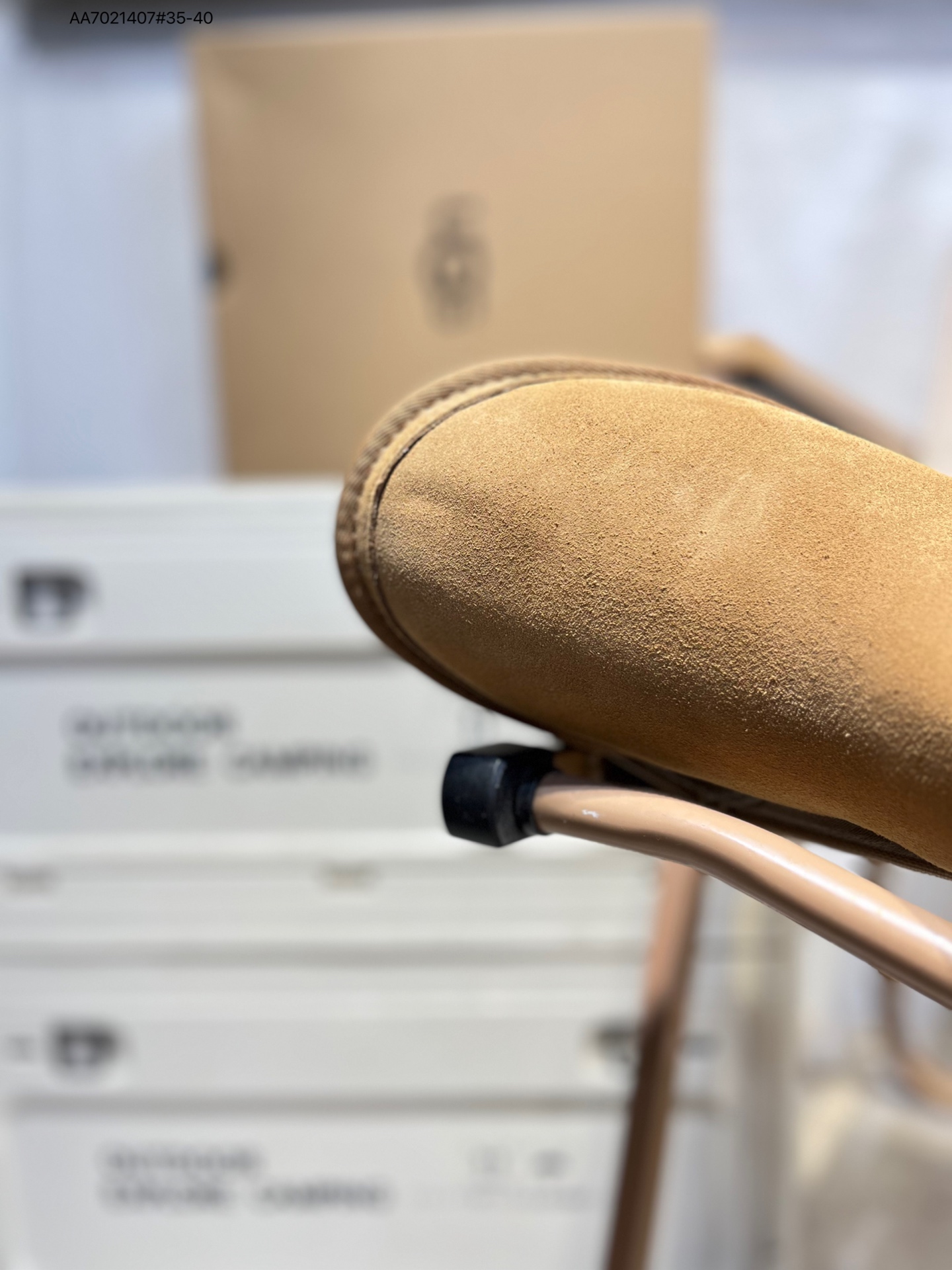 💰260
UGG Mini Bailey Button II 冬季女士雪地靴
外贸平台专供版本 
轻便防滑 真羊皮毛一体
鞋面A级羊皮毛一体 防水防污面
新高弹大底 鞋底前后微有翘度
正品鞋底防滑耐磨 回弹力非常好1158051 AA7021407#35-40