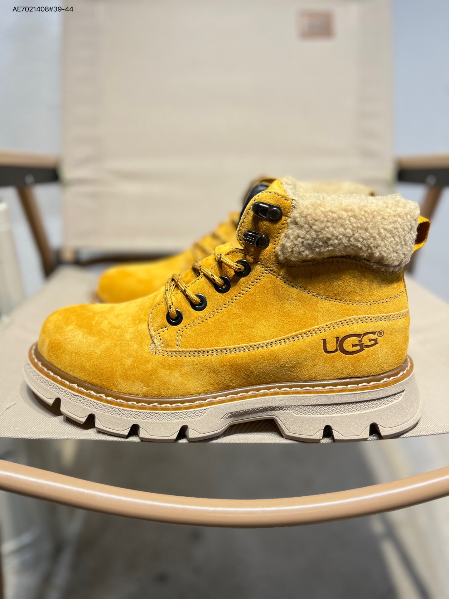 💰310
UGG/雪地靴 防水麂绒皮革鞋面 美国轻奢品牌UGG W NEUEL尼瓦尔系列秋冬新款防污系列休闲保暖U5867M AE7021408#39-44