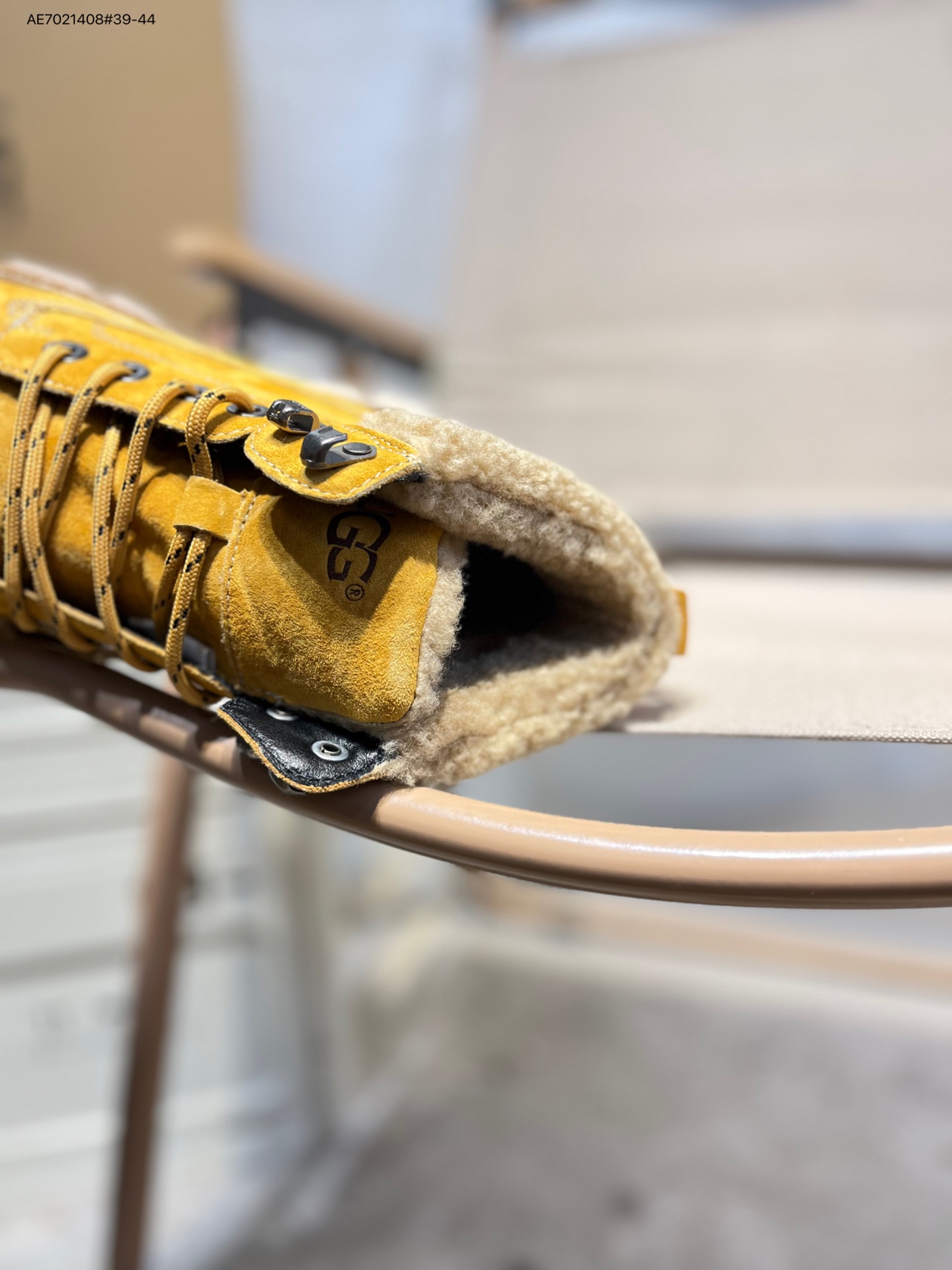 💰310
UGG/雪地靴 防水麂绒皮革鞋面 美国轻奢品牌UGG W NEUEL尼瓦尔系列秋冬新款防污系列休闲保暖U5867M AE7021408#39-44