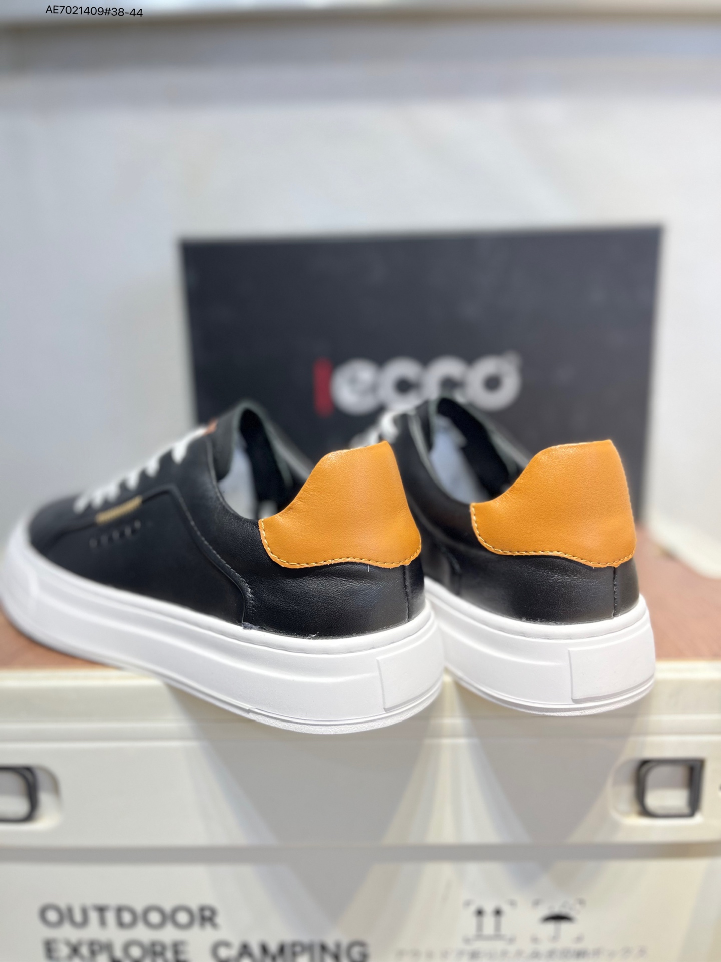 💰310
Ecco爱步男鞋轻便透气舒适耐穿 亲肤吸汗舒适内里
防滑防磨 持久干爽 简约粗绳系带 穿脱更加方便 柔韧防滑大底 鞋底立体凹槽 
凹凸花纹加持 增强防滑减震性能  匠心工艺 经典百搭 制潮每一步 酷感拉满983257 AE7021409#38-44