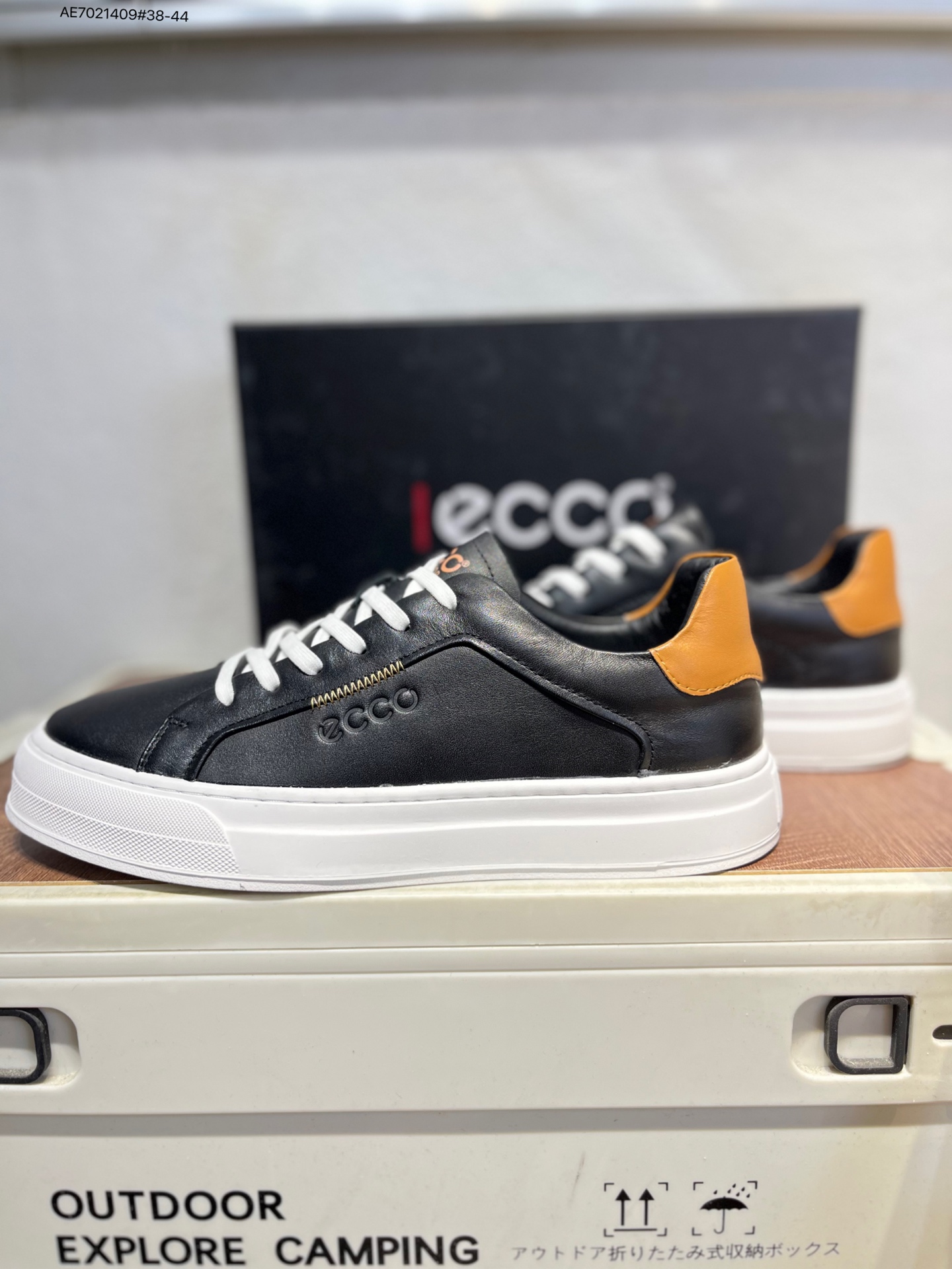 💰310
Ecco爱步男鞋轻便透气舒适耐穿 亲肤吸汗舒适内里
防滑防磨 持久干爽 简约粗绳系带 穿脱更加方便 柔韧防滑大底 鞋底立体凹槽 
凹凸花纹加持 增强防滑减震性能  匠心工艺 经典百搭 制潮每一步 酷感拉满983257 AE7021409#38-44