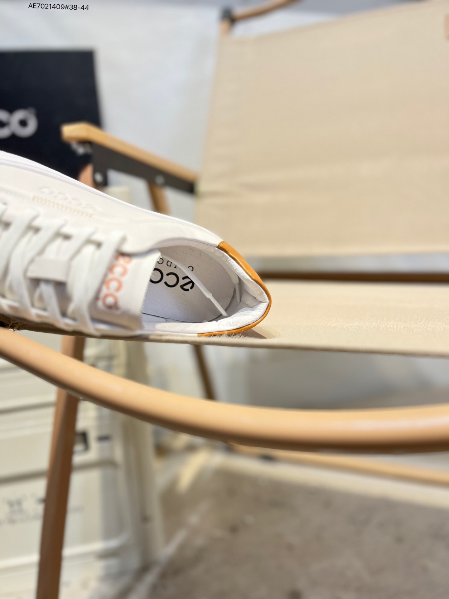 💰310
Ecco爱步男鞋轻便透气舒适耐穿 亲肤吸汗舒适内里
防滑防磨 持久干爽 简约粗绳系带 穿脱更加方便 柔韧防滑大底 鞋底立体凹槽 
凹凸花纹加持 增强防滑减震性能  匠心工艺 经典百搭 制潮每一步 酷感拉满983257 AE7021409#38-44