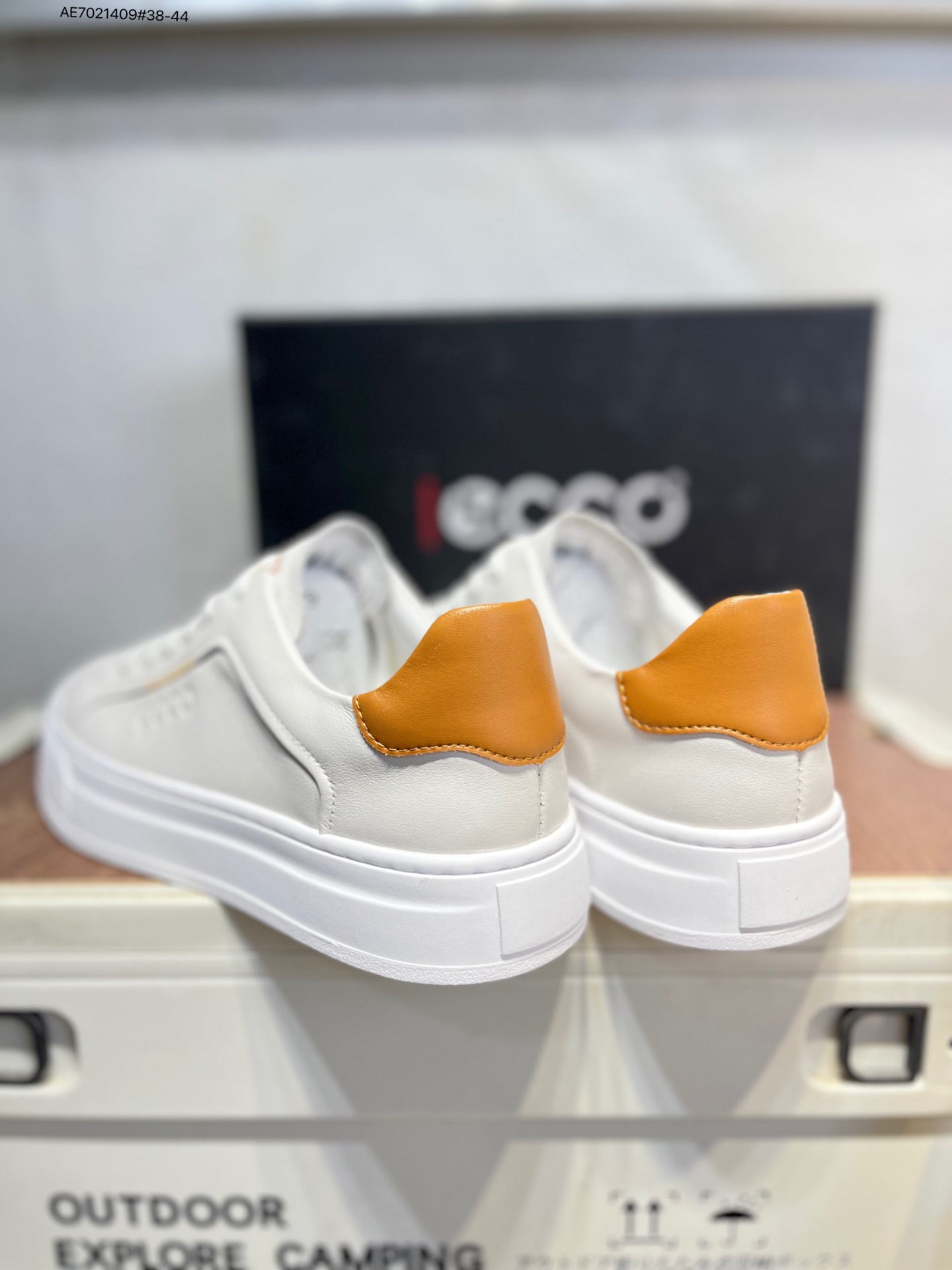 💰310
Ecco爱步男鞋轻便透气舒适耐穿 亲肤吸汗舒适内里
防滑防磨 持久干爽 简约粗绳系带 穿脱更加方便 柔韧防滑大底 鞋底立体凹槽 
凹凸花纹加持 增强防滑减震性能  匠心工艺 经典百搭 制潮每一步 酷感拉满983257 AE7021409#38-44