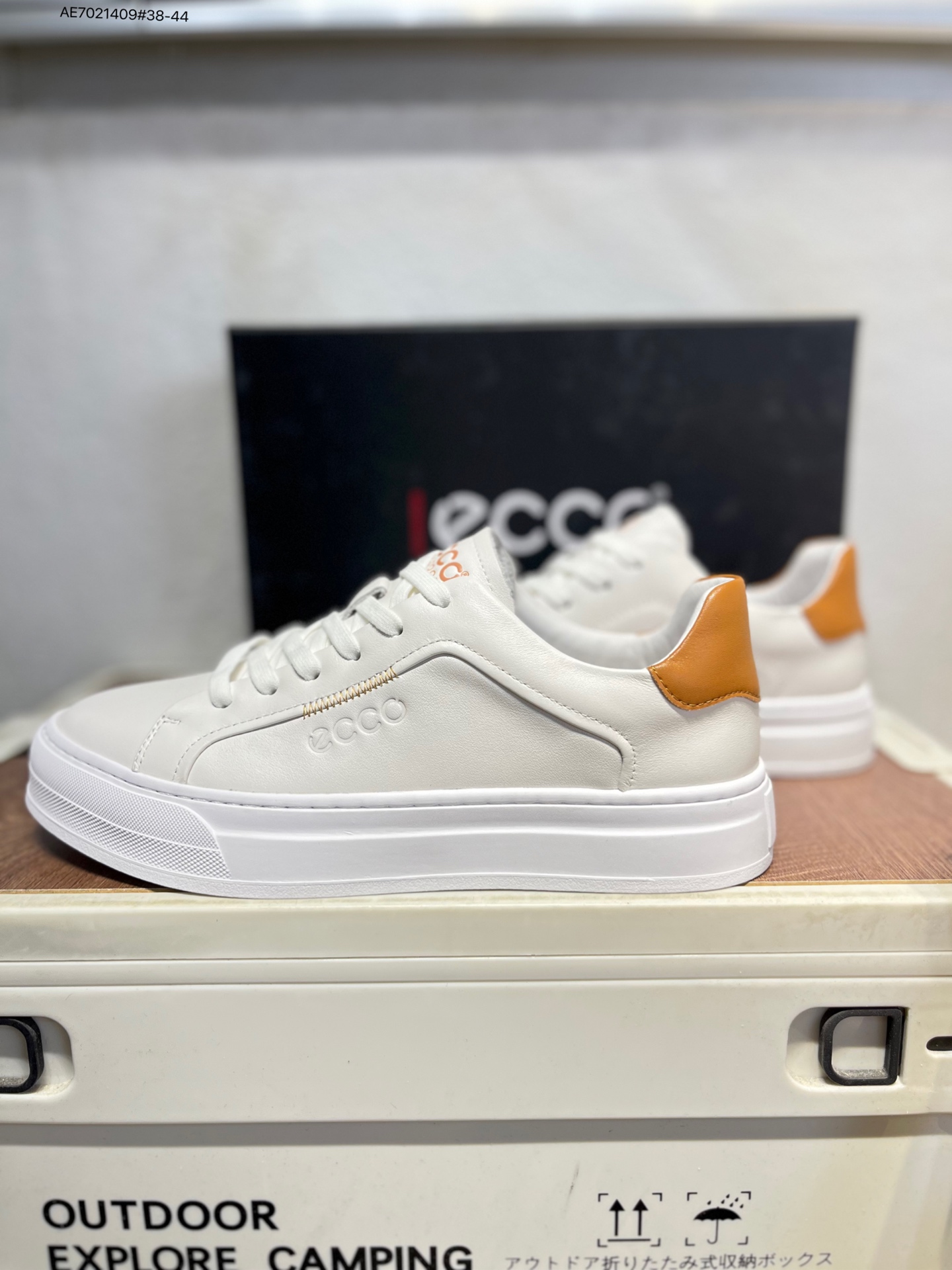 💰310
Ecco爱步男鞋轻便透气舒适耐穿 亲肤吸汗舒适内里
防滑防磨 持久干爽 简约粗绳系带 穿脱更加方便 柔韧防滑大底 鞋底立体凹槽 
凹凸花纹加持 增强防滑减震性能  匠心工艺 经典百搭 制潮每一步 酷感拉满983257 AE7021409#38-44