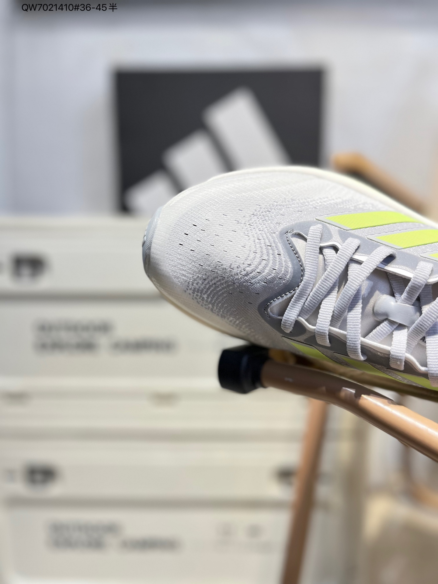 💰190
Adidas Adizero Adios Pro 4 M马拉松飞线贾卡轻质透气休闲运动跑步鞋
采用双层透气网纱 Flywire动态飞线绑缚鞋面材质 内置Zoom小气垫装置JR7472 QW7021410#36-45半