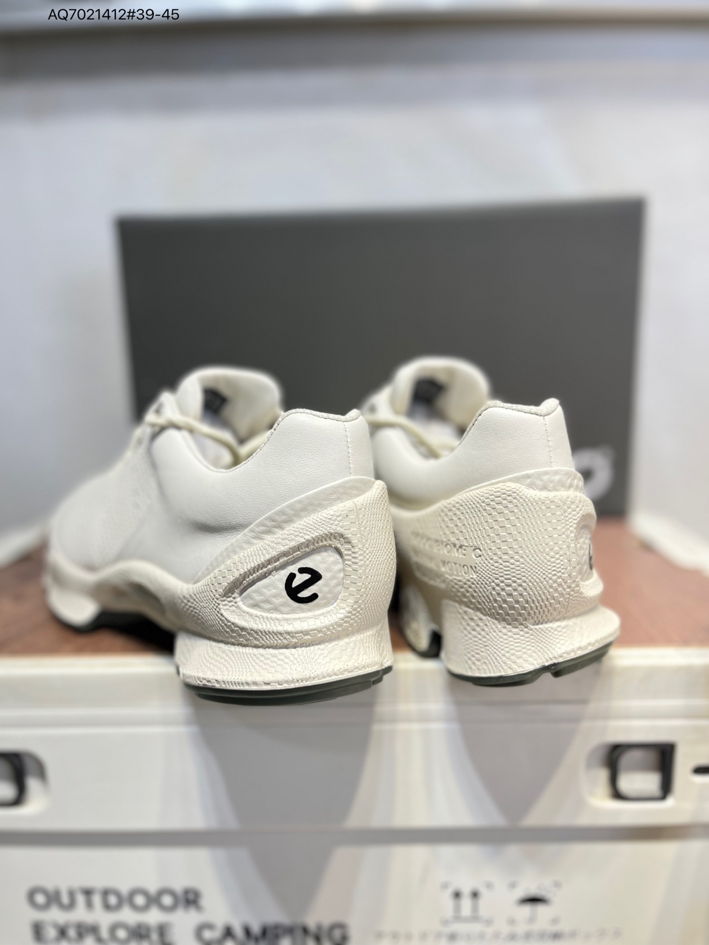 💰250
Ecco爱步 15周年 男鞋轻便透气舒适耐穿 亲肤吸汗舒适内里
防滑防磨 持久干爽 简约粗绳系带 穿脱更加方便 柔韧防滑大底 鞋底立体凹槽 
凹凸花纹加持 增强防滑减震性能  匠心工艺 经典百搭 制潮每一步 酷感拉满800334 AQ7021412#39-45