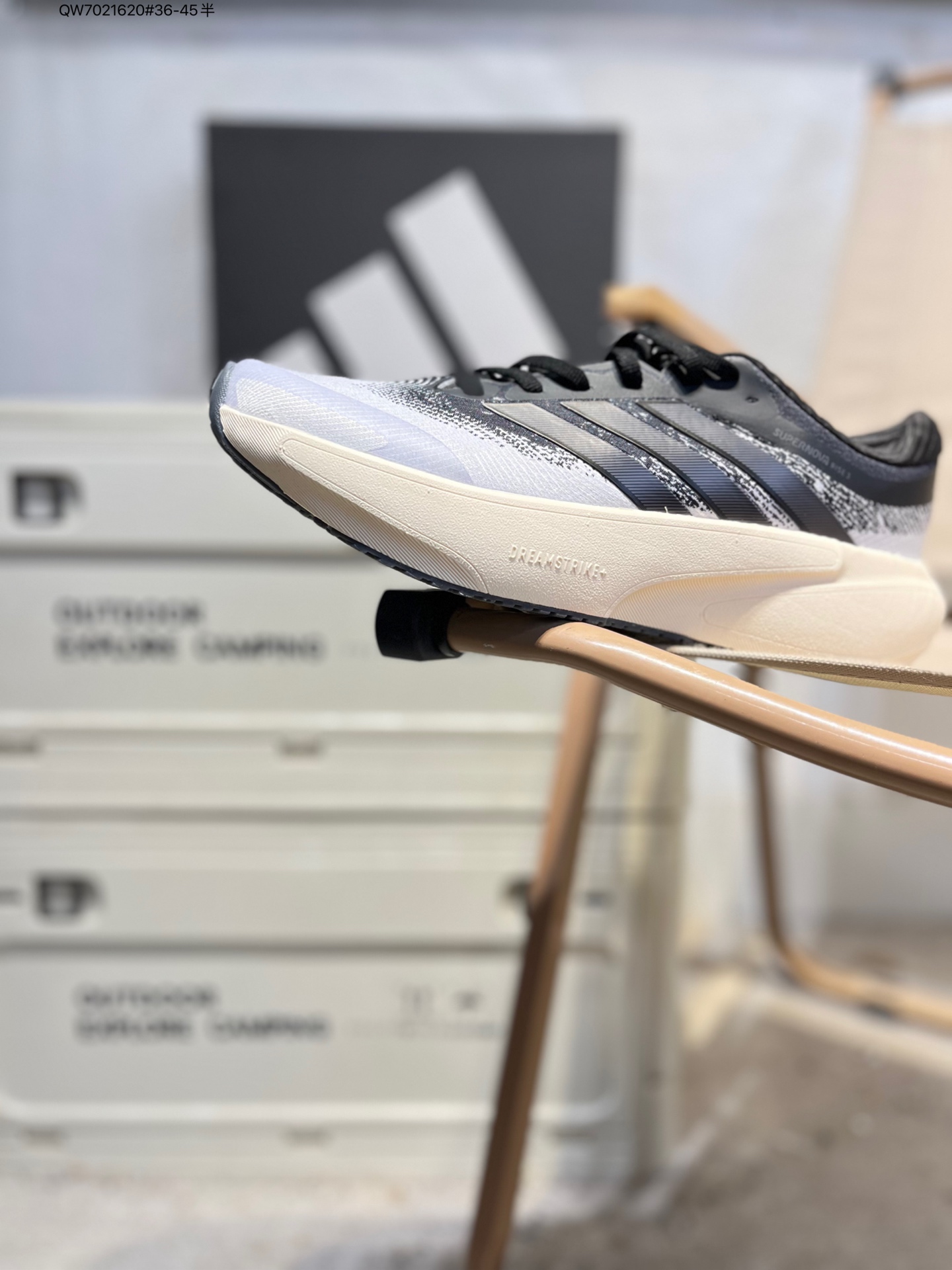 放店💰130
Adidas Adizero Adios Pro 4 M马拉松飞线贾卡轻质透气休闲运动跑步鞋
采用双层透气网纱 Flywire动态飞线绑缚鞋面材质 内置Zoom小气垫装置JR7372 QW7021620#36-45半