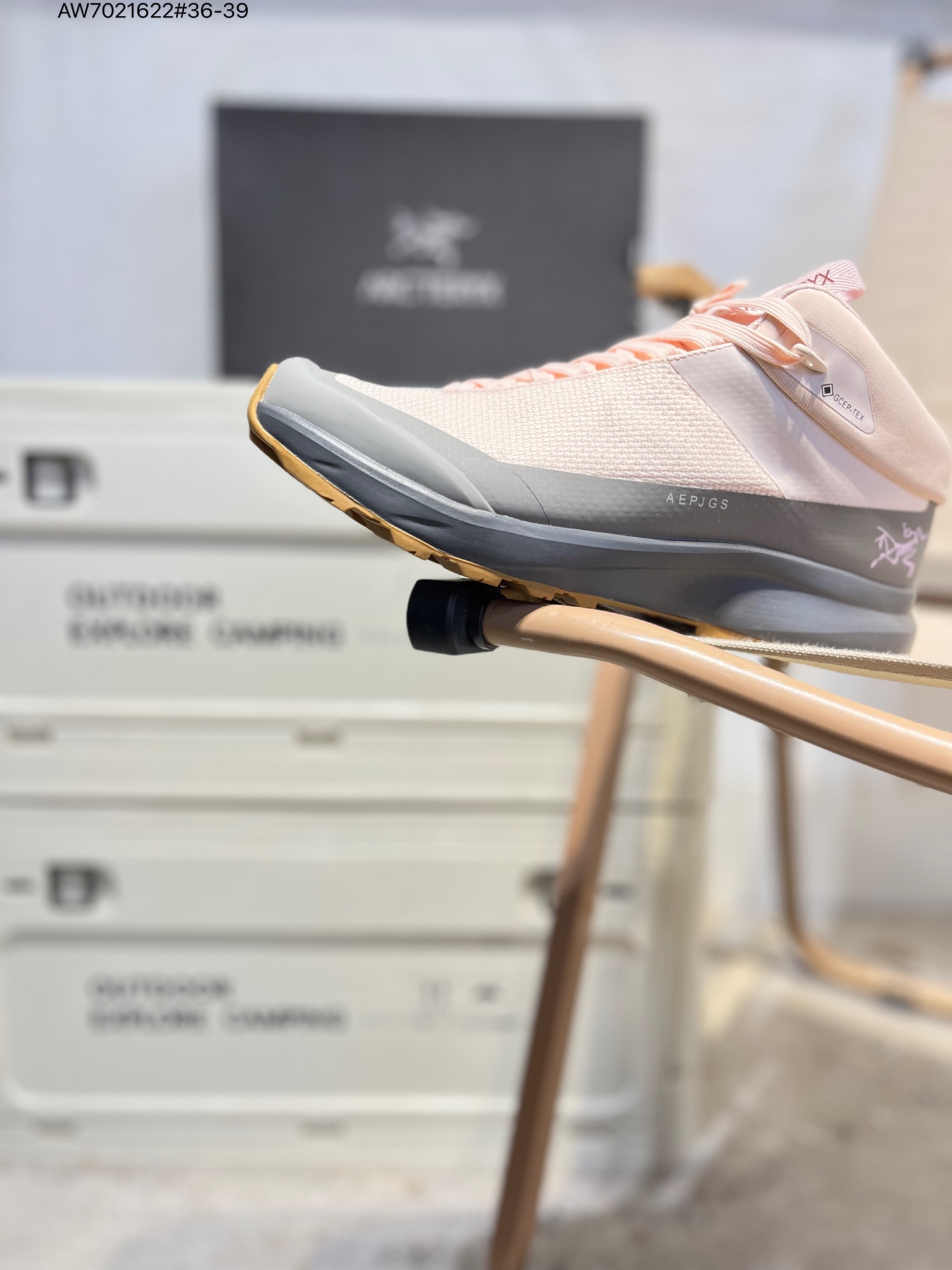 放店💰220
始祖鸟 KONSEAL LT W覆盖透气男越野跑鞋
适合技术路线单日徒步穿着也可以一脚蹬穿法 aeriosflgtx鞋受到长途野外跑步鞋的启发 适合在变化的地形上进行快速轻快的徒步旅行穿着,舒适而有支撑性,使您充满信心。077218 AW7021622#36-39