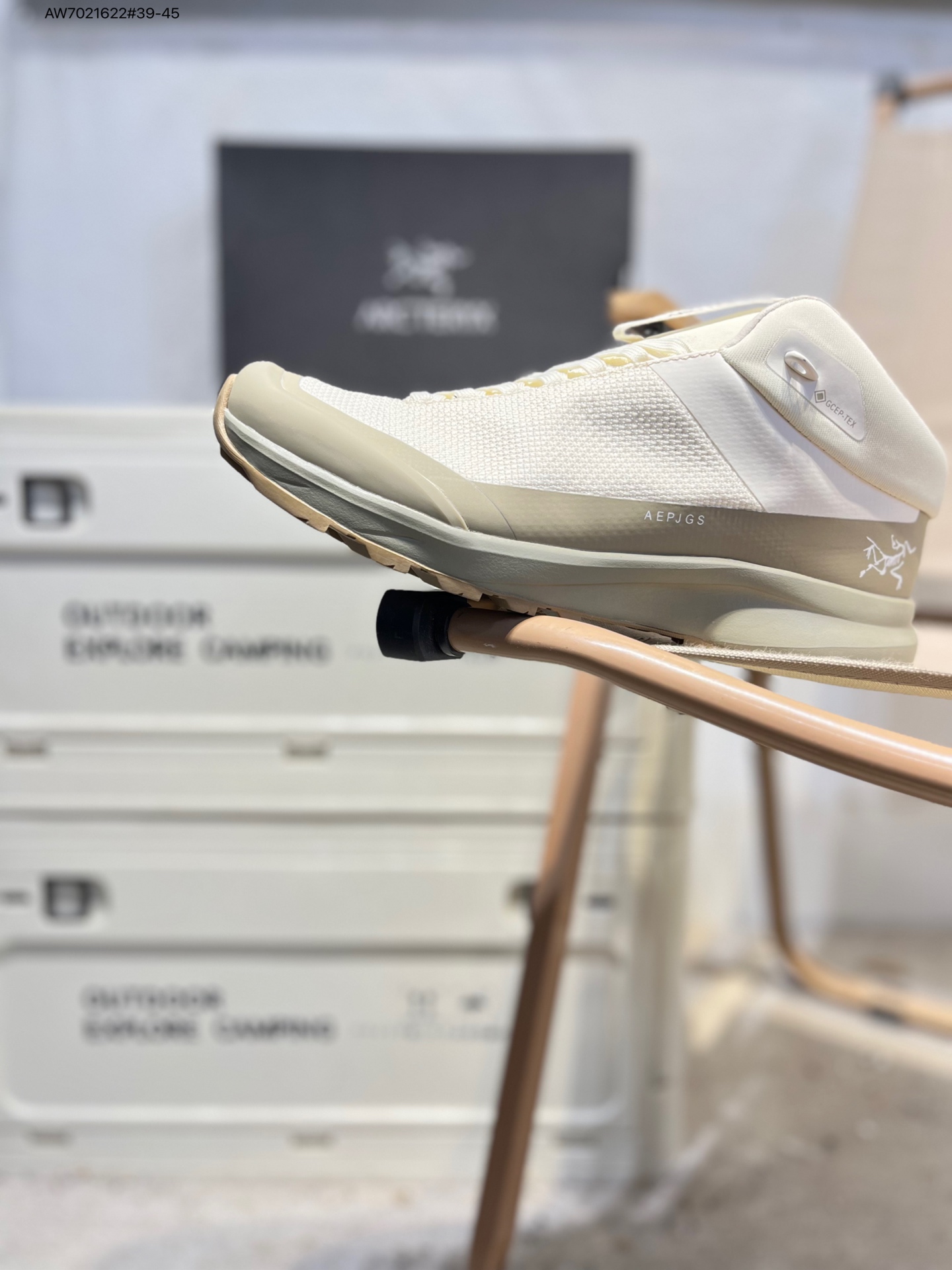 放店💰220
始祖鸟 KONSEAL LT W覆盖透气男越野跑鞋
适合技术路线单日徒步穿着也可以一脚蹬穿法 aeriosflgtx鞋受到长途野外跑步鞋的启发 适合在变化的地形上进行快速轻快的徒步旅行穿着,舒适而有支撑性,使您充满信心。077218 AW7021622#39-45