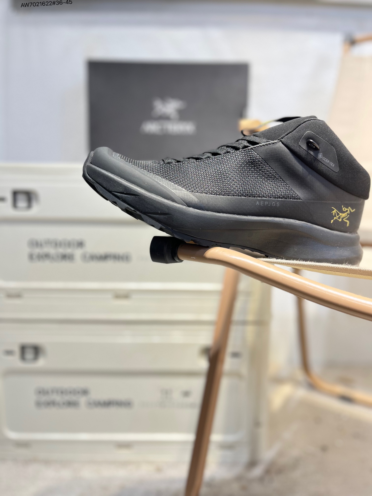 放店💰220
🈴️始祖鸟 KONSEAL LT W覆盖透气男越野跑鞋
适合技术路线单日徒步穿着也可以一脚蹬穿法 aeriosflgtx鞋受到长途野外跑步鞋的启发 适合在变化的地形上进行快速轻快的徒步旅行穿着,舒适而有支撑性,使您充满信心。077218 AW7021622#