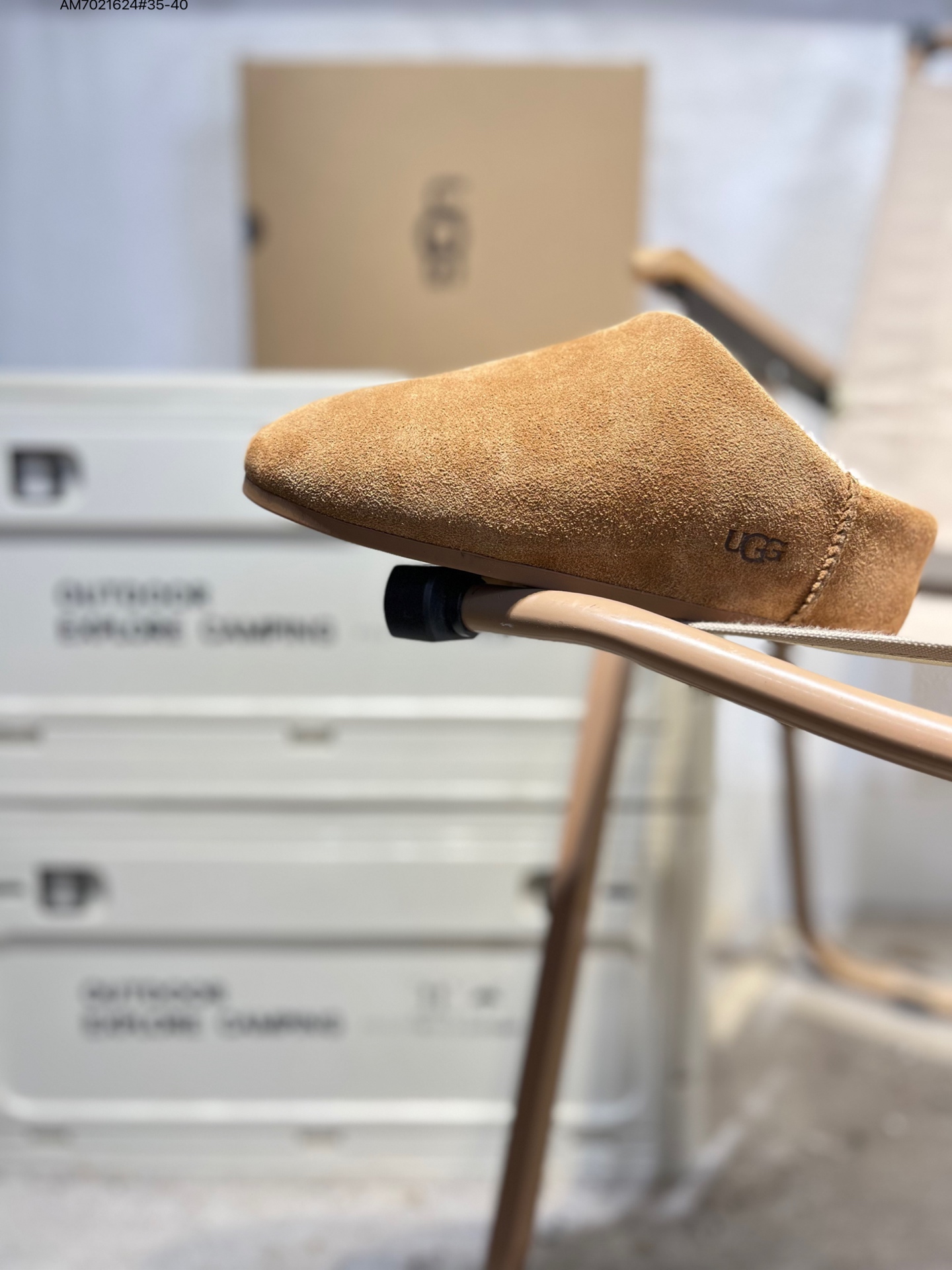 放店💰180
UGG Mini Bailey Button II 冬季女士雪地靴
外贸平台专供版本 
轻便防滑 真羊皮毛一体
鞋面A级羊皮毛一体 防水防污面
新高弹大底 鞋底前后微有翘度
正品鞋底防滑耐磨 回弹力非常好1171390 AM7021624#35-40