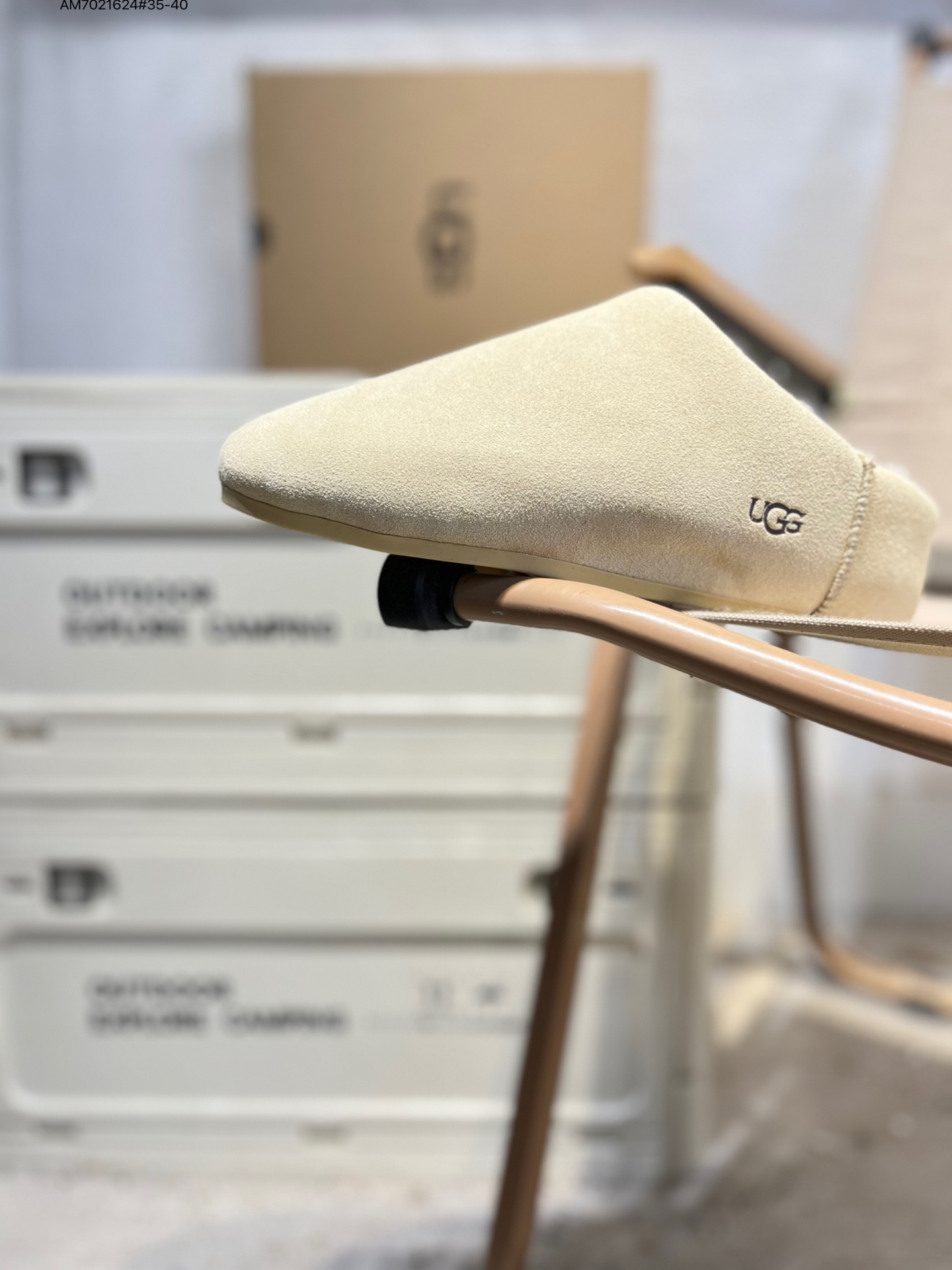 放店💰180
UGG Mini Bailey Button II 冬季女士雪地靴
外贸平台专供版本 
轻便防滑 真羊皮毛一体
鞋面A级羊皮毛一体 防水防污面
新高弹大底 鞋底前后微有翘度
正品鞋底防滑耐磨 回弹力非常好1171390 AM7021624#35-40