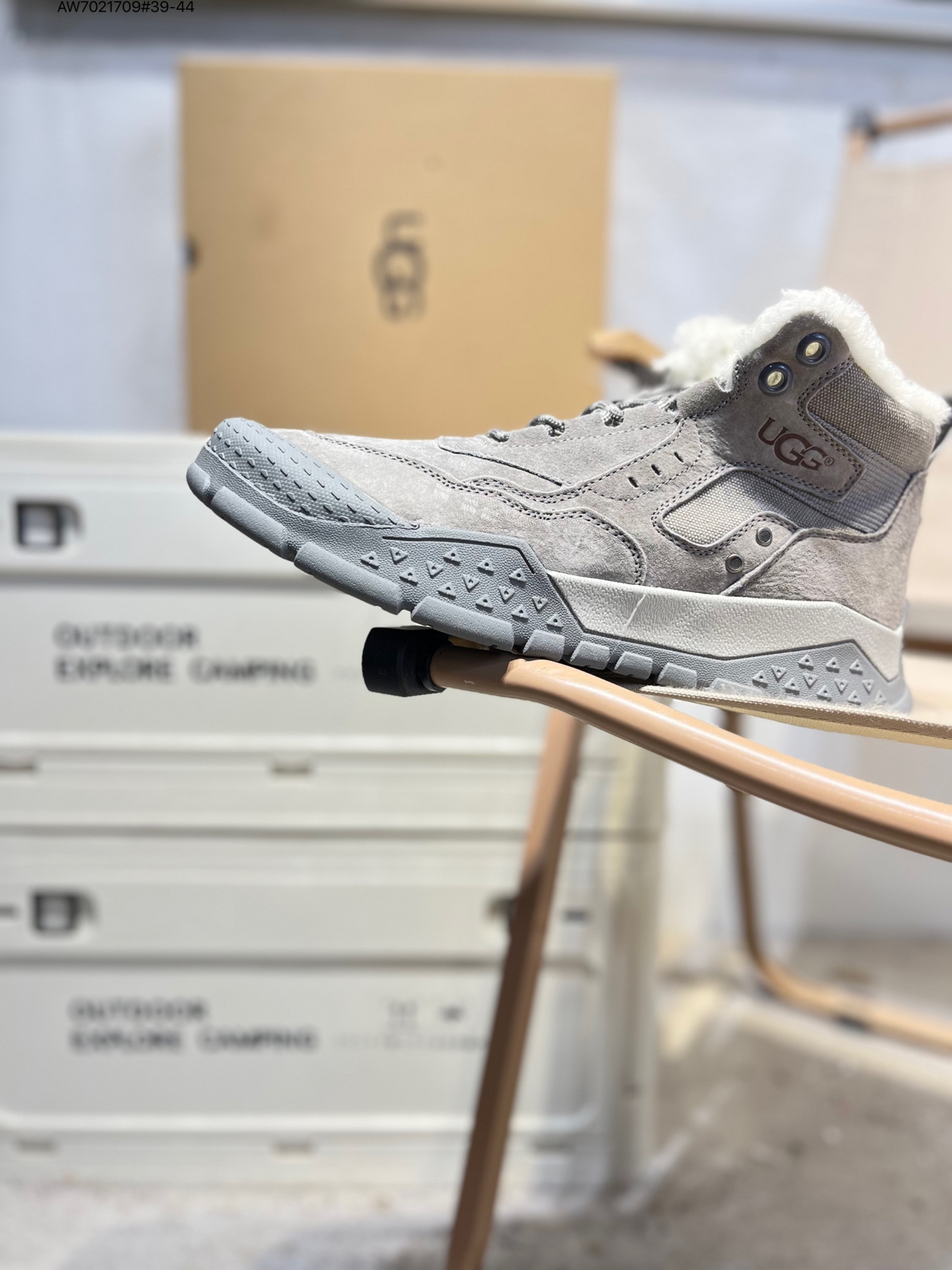 放店💰220
🈴️UGG/雪地靴 防水麂绒皮革鞋面 美国轻奢品牌UGG W NEUEL尼瓦尔系列秋冬新款防污系列休闲保暖U6136 AW7021709#39-44